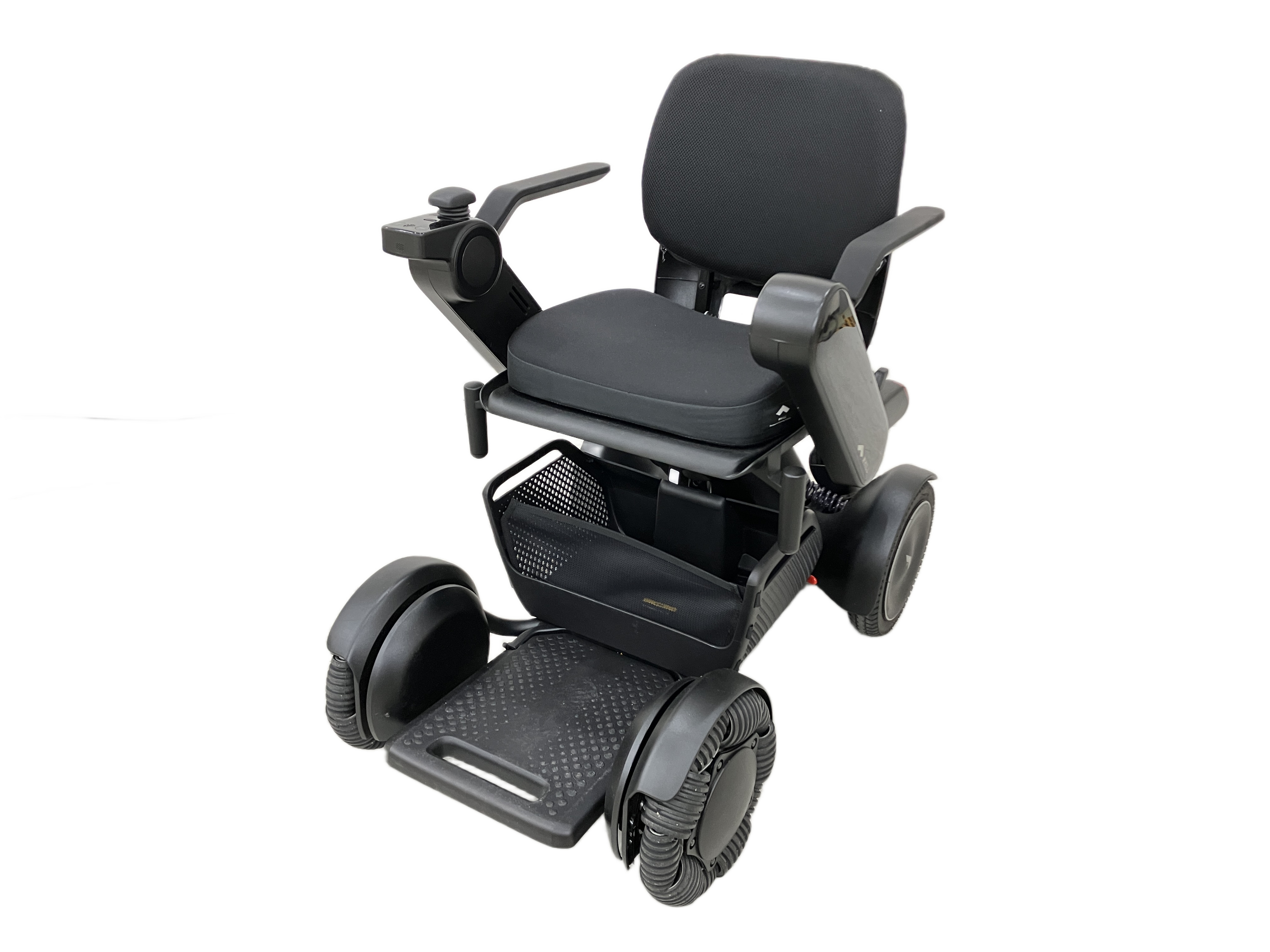 歩道から屋内まで、自由な移動をデザインする。