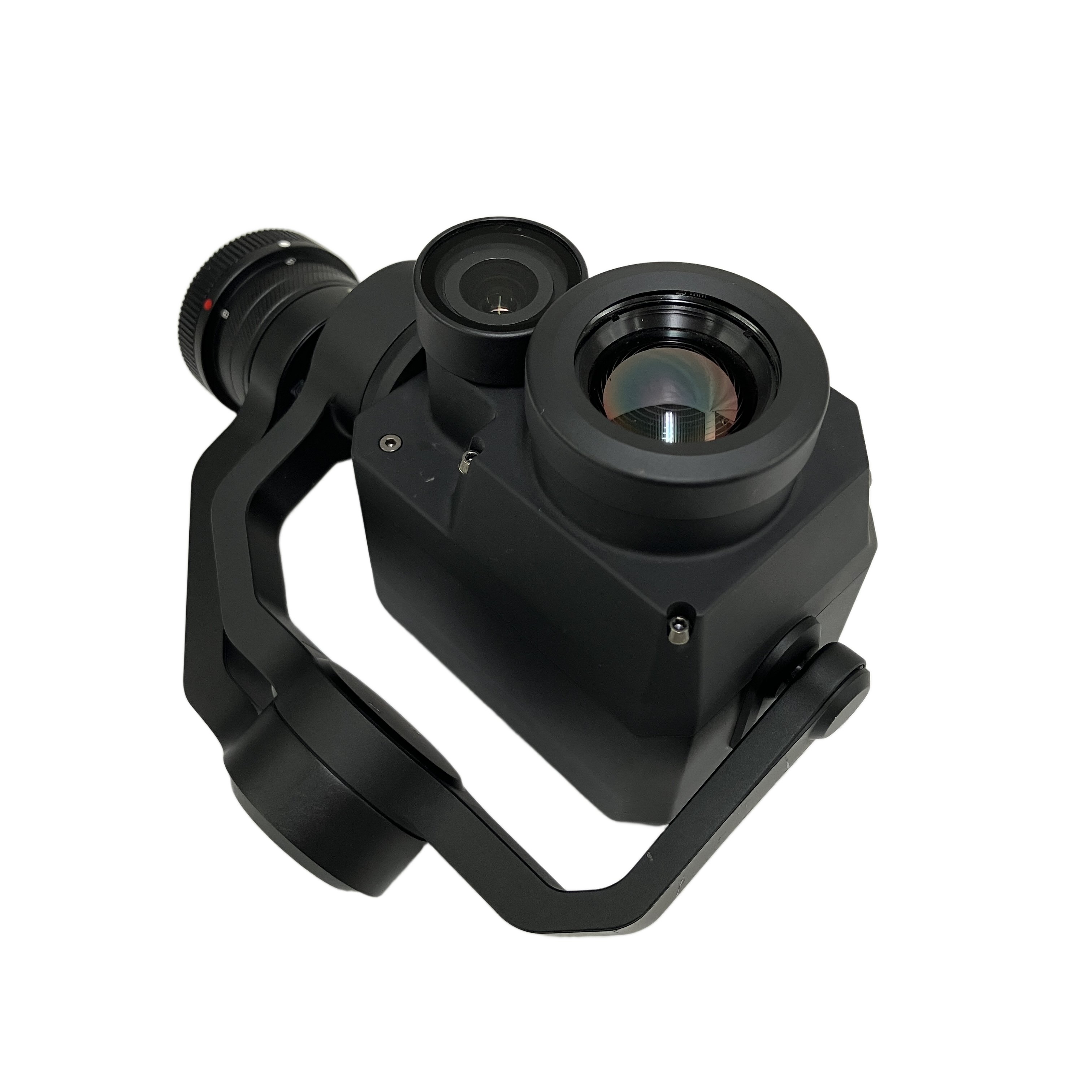 煙や霧、暗闇といった視界の悪い過酷な環境下でも、リアルタイムで正確な温度情報の視認が可能