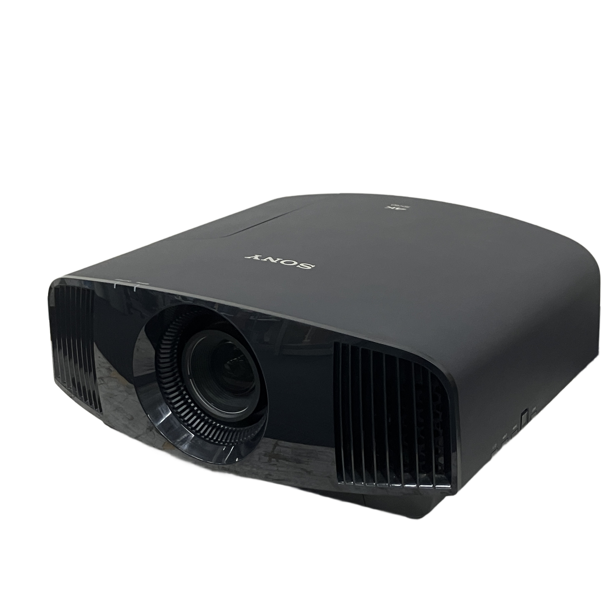 ★ネイティブ4K SXRDパネル搭載のホームシアタープロジェクター★