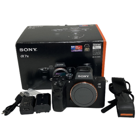 SONY α7III ILCE-7M3 — ミラーレス一眼のスタンダードを塗り替えた、高い信頼性と描写力を兼ね備えるフルサイズ機のベストセラー。