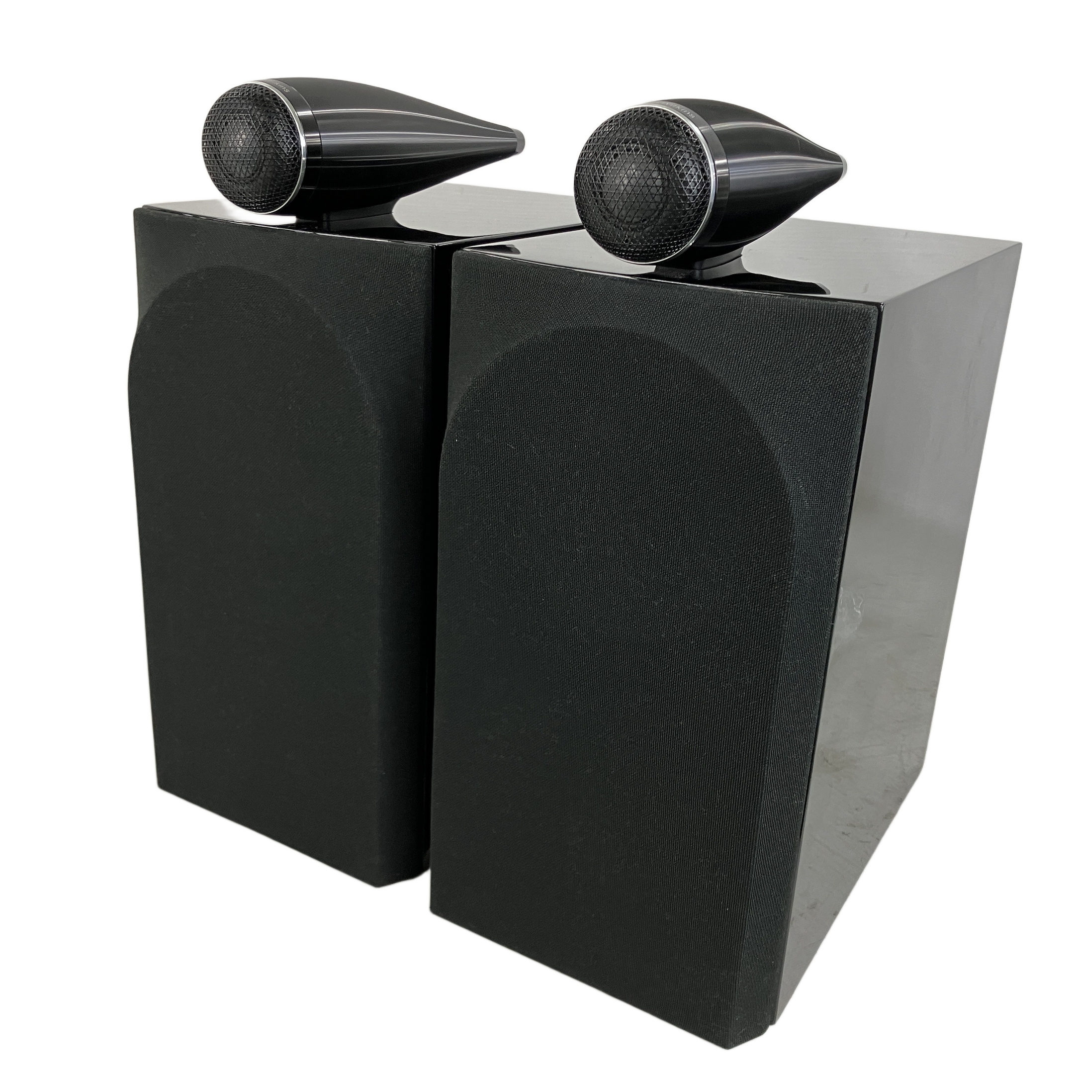 洗練されたデザインと音作りが特徴の、Bowers & Wilkins 705 S3 ブックシェルフスピーカー