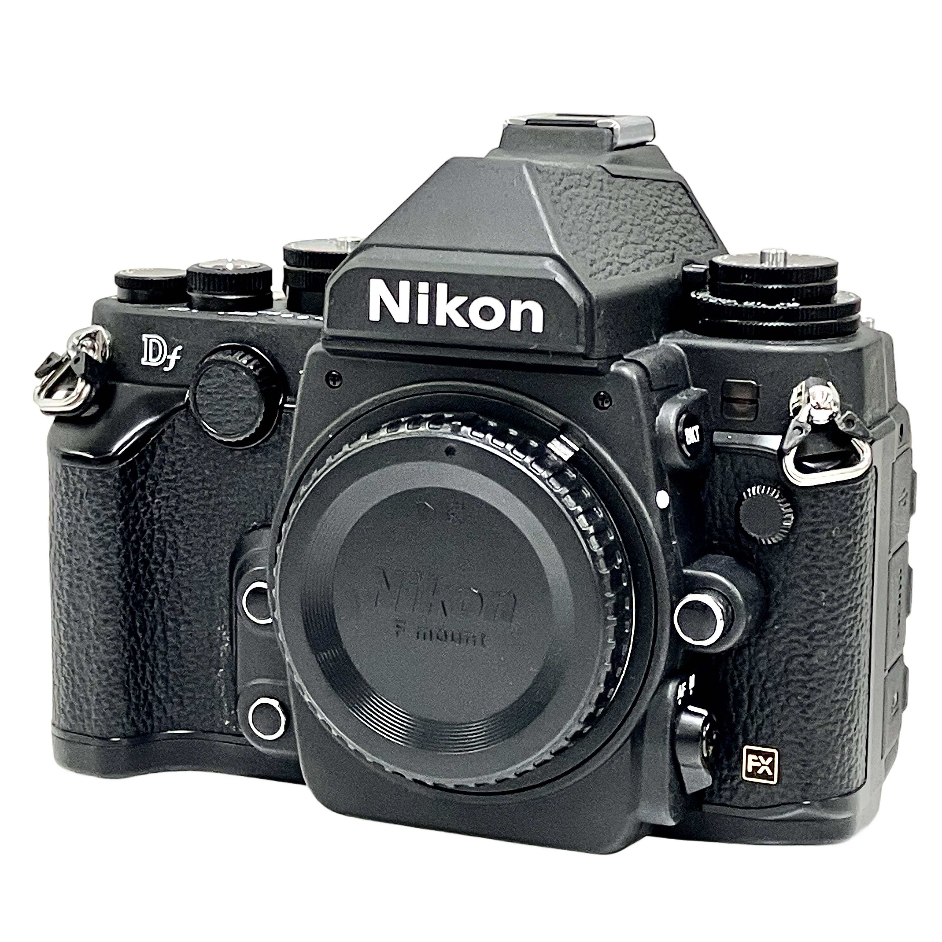 フラッグシップの画質と往年の操作感を融合させた、「写真」を愉しむための純粋な一眼レフ。