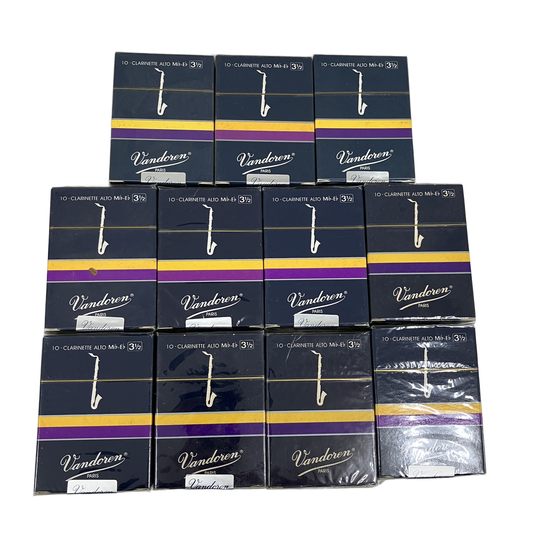 楽器店閉業に伴い、楽器アクセサリー大量入荷中!!