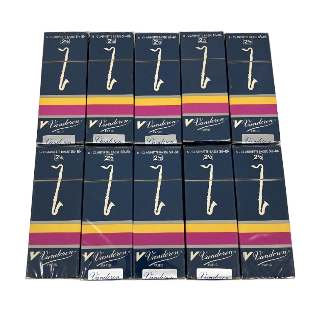 楽器店閉業に伴い、楽器アクセサリー大量入荷中!!