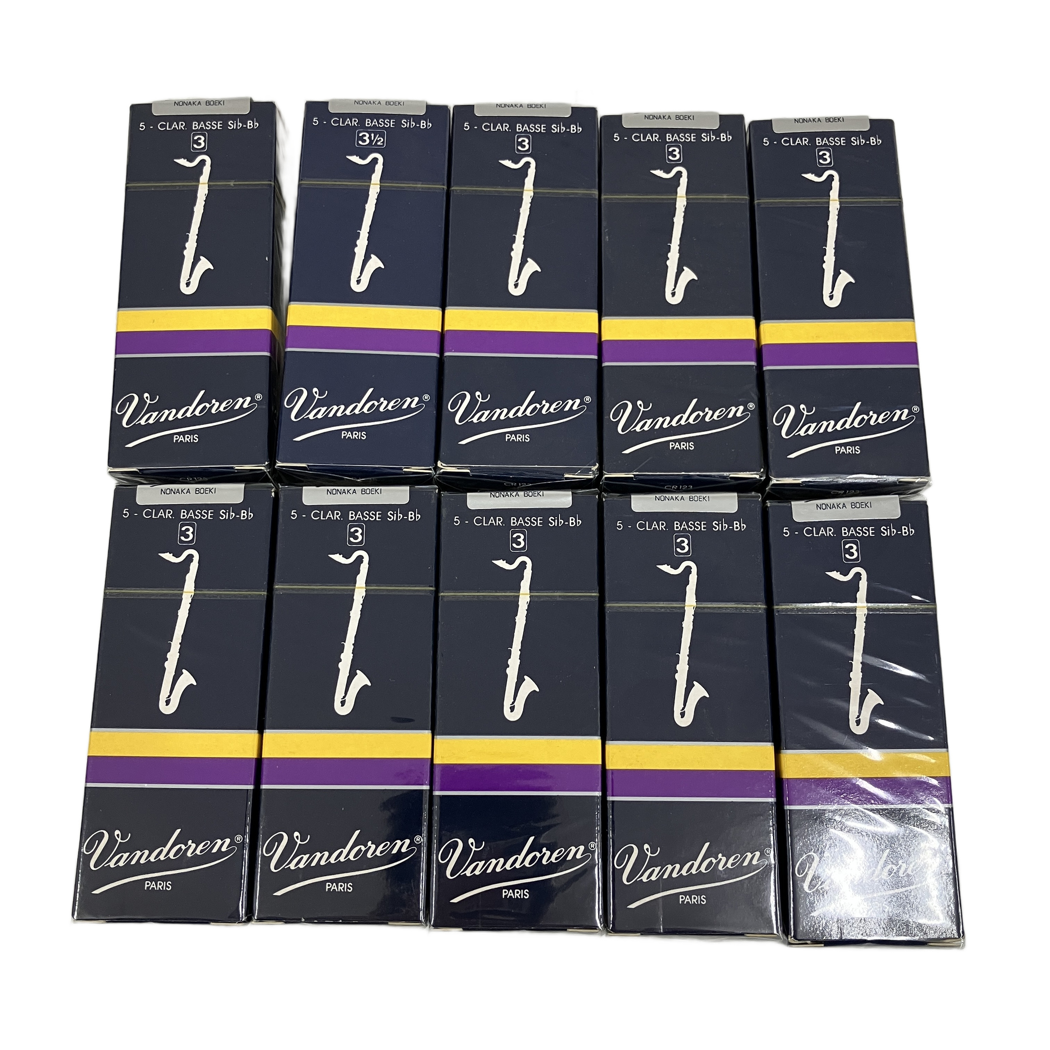 楽器店閉業に伴い、楽器アクセサリー大量入荷中!!