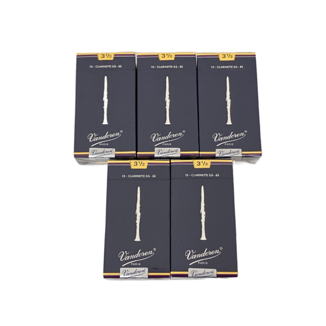 楽器店閉業に伴い、楽器アクセサリー大量入荷中!!