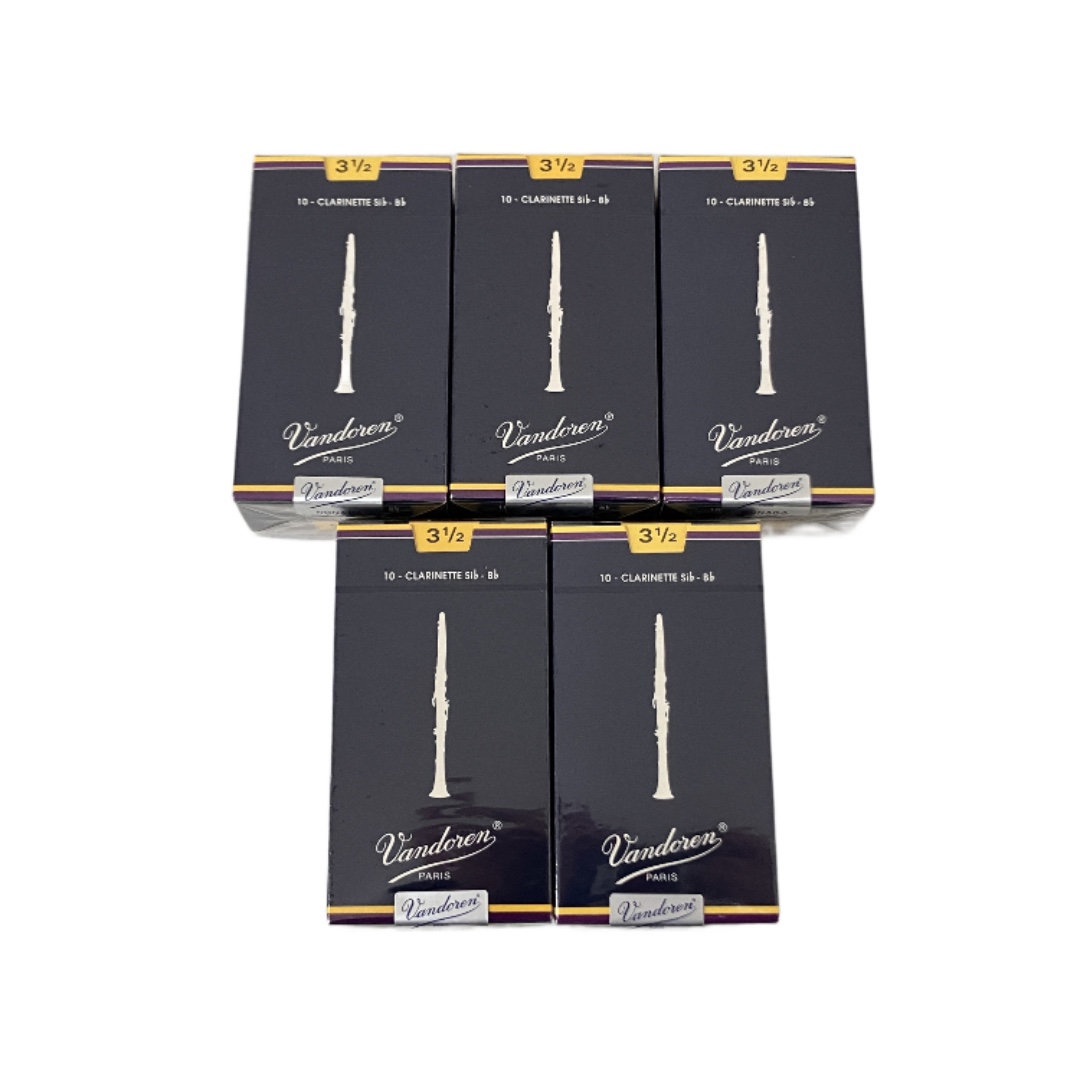 楽器店閉業に伴い、楽器アクセサリー大量入荷中!!