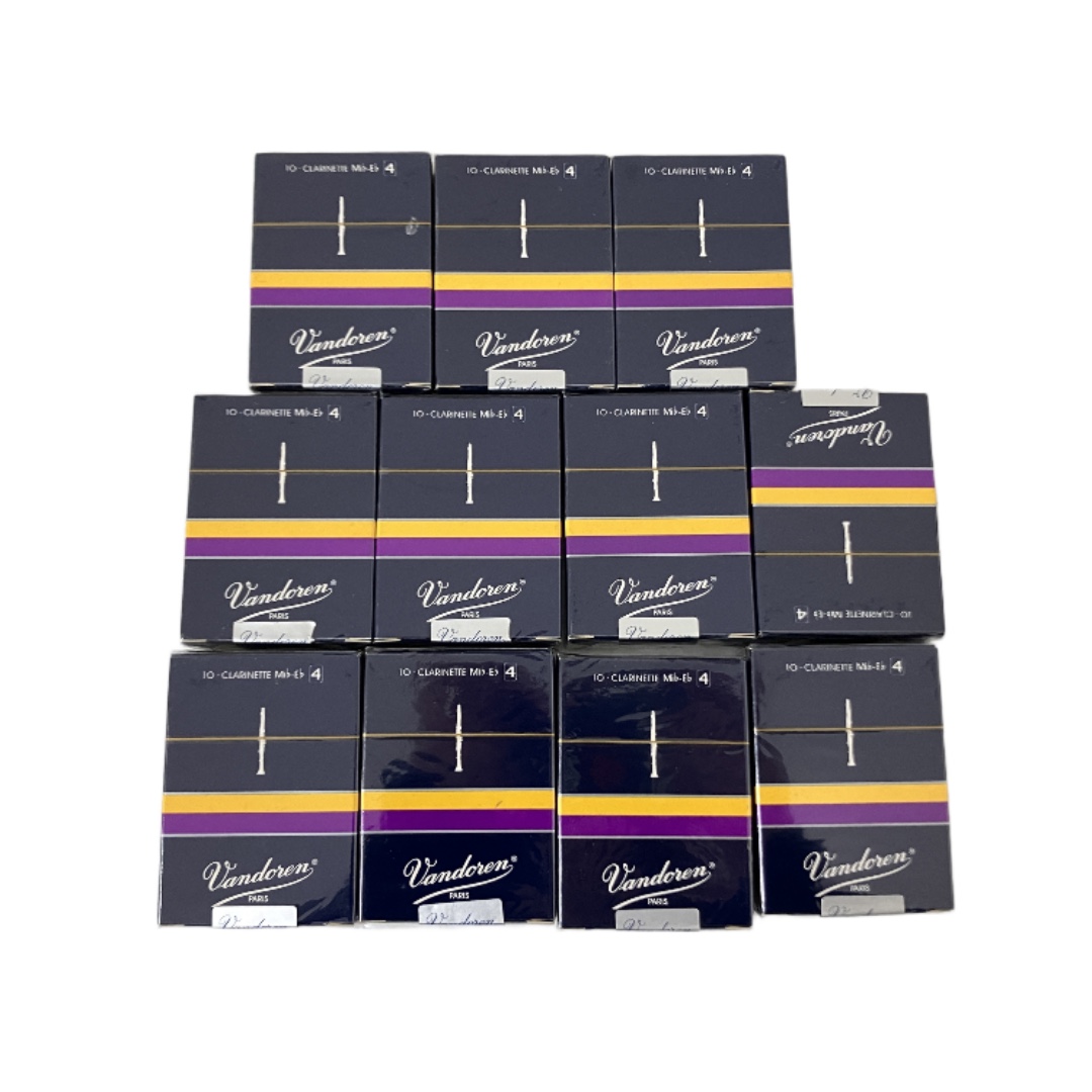 楽器店閉業に伴い、楽器アクセサリー大量入荷中!!