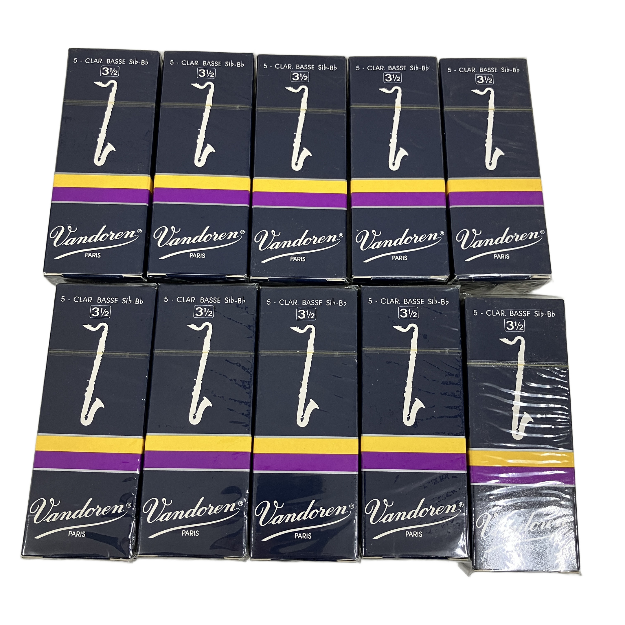 楽器店閉業に伴い、楽器アクセサリー大量入荷中!!