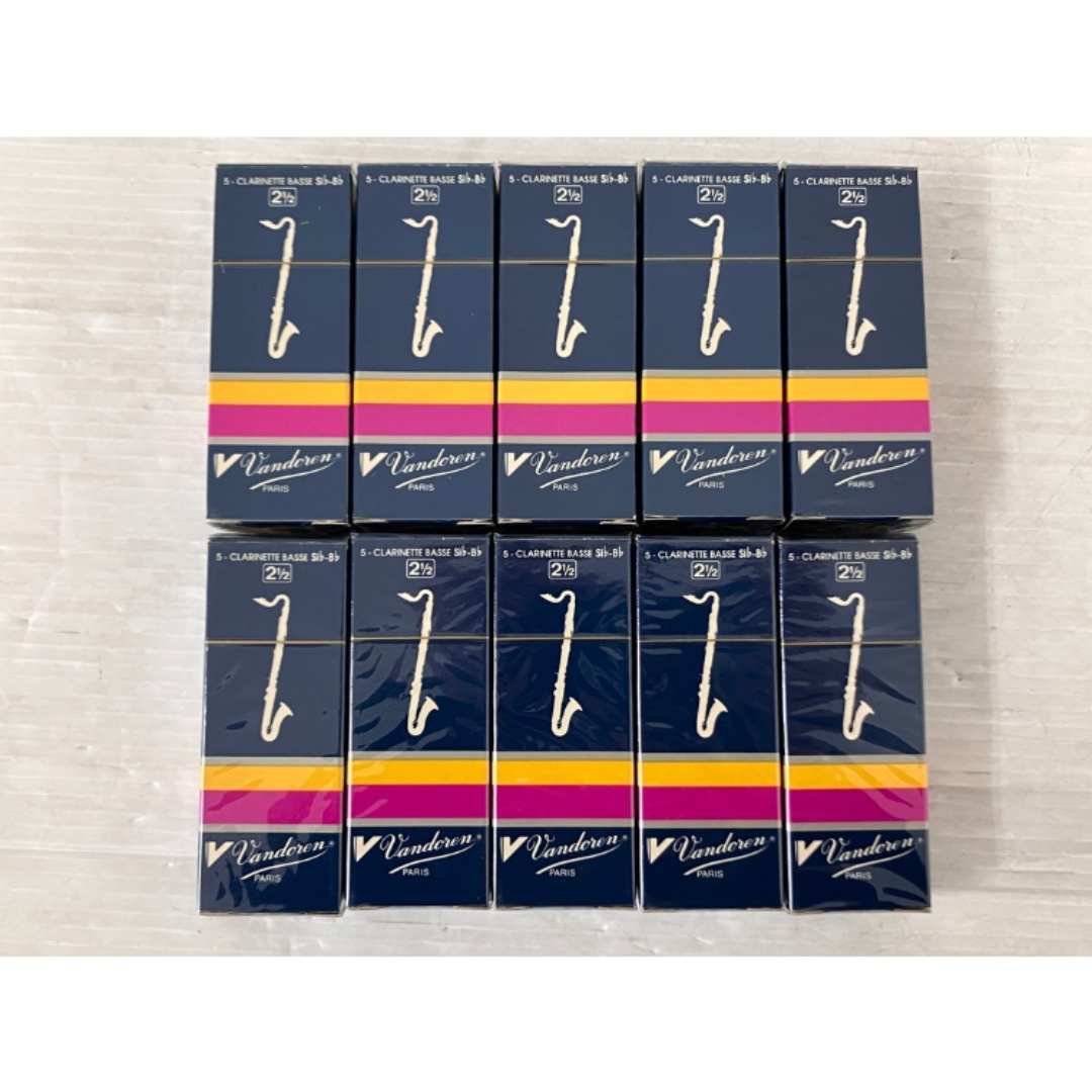 楽器店閉業に伴い、楽器アクセサリー大量入荷中!!