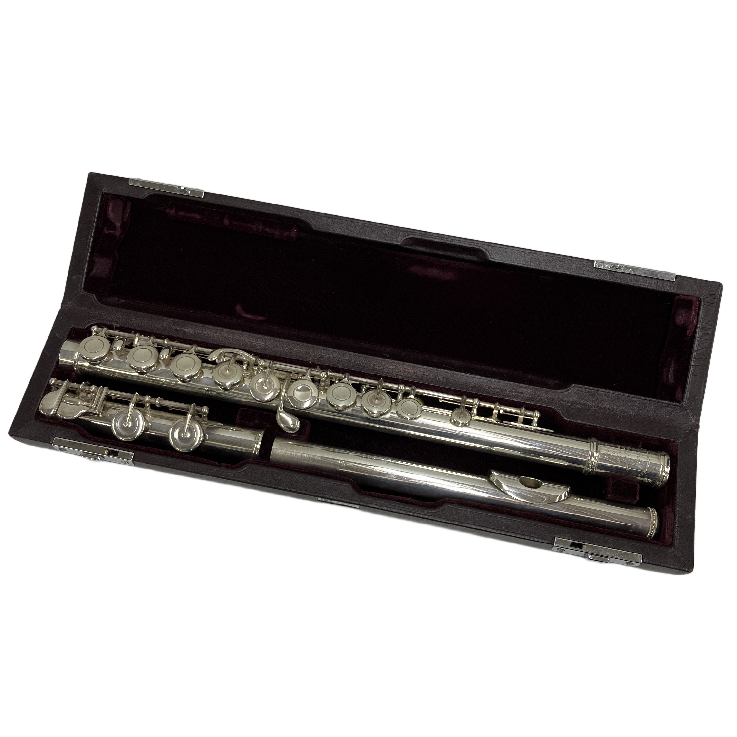 世界中のプロ奏者から絶大な信頼を寄せる ムラマツフルートの総銀製ハンドメイドモデル