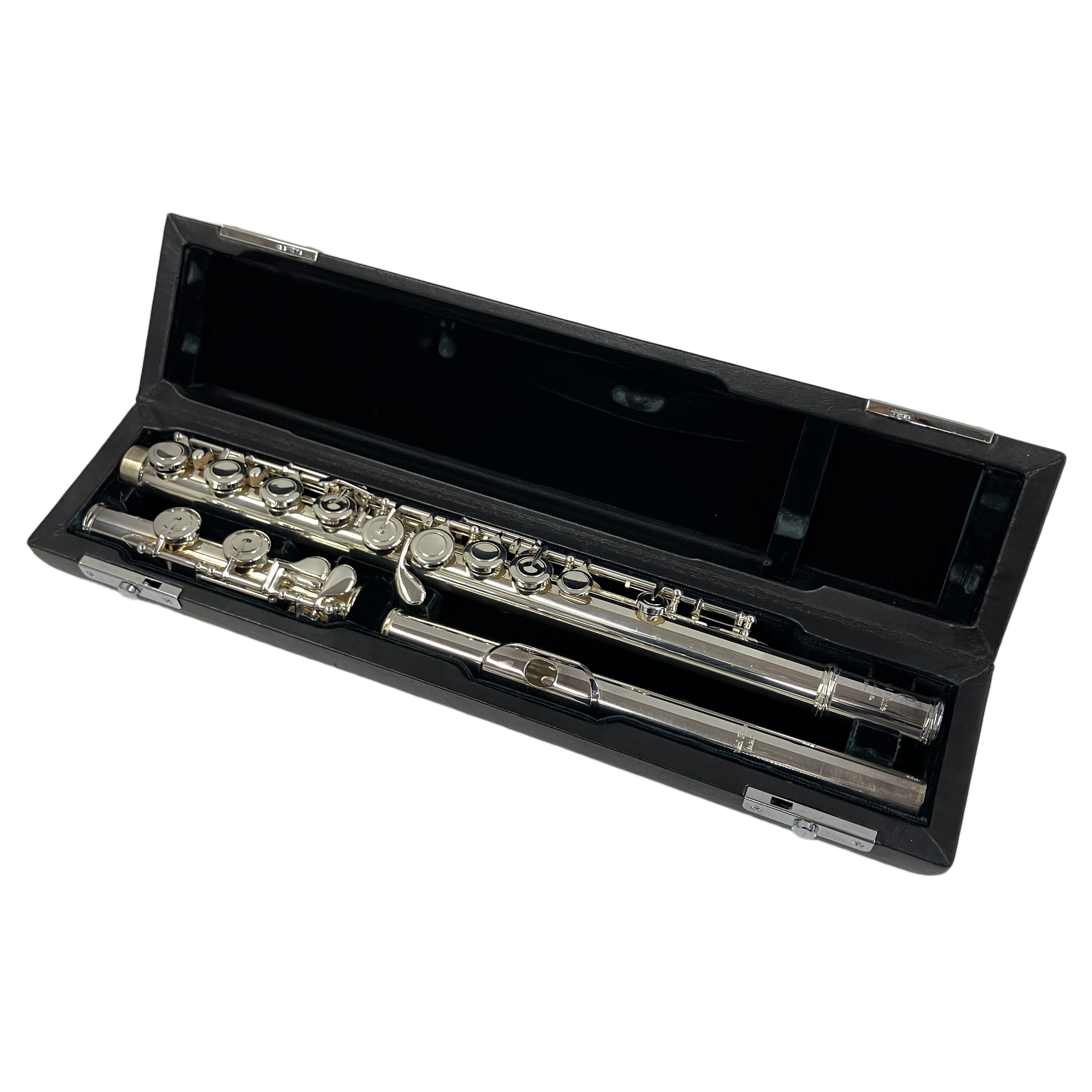 Pearl Flute F-8800E Cantabile — セミハンドメイドの精緻な造りと総銀製が生み出す深みのある音色が、奏者の感性を余すことなく表現する本格派のためのフルート