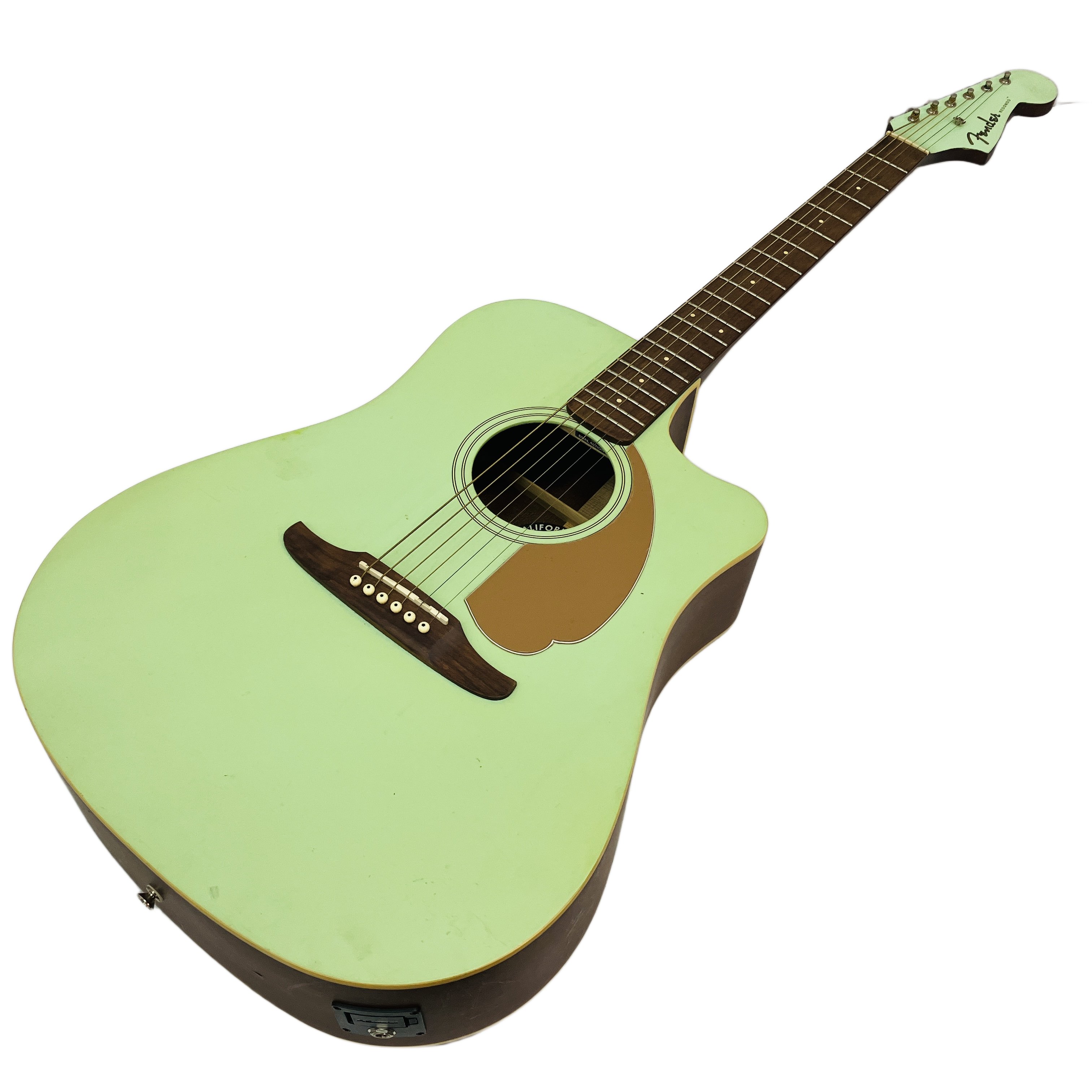 独自のスロープショルダーを鮮やかサーフグリーンが魅力のエレアコ