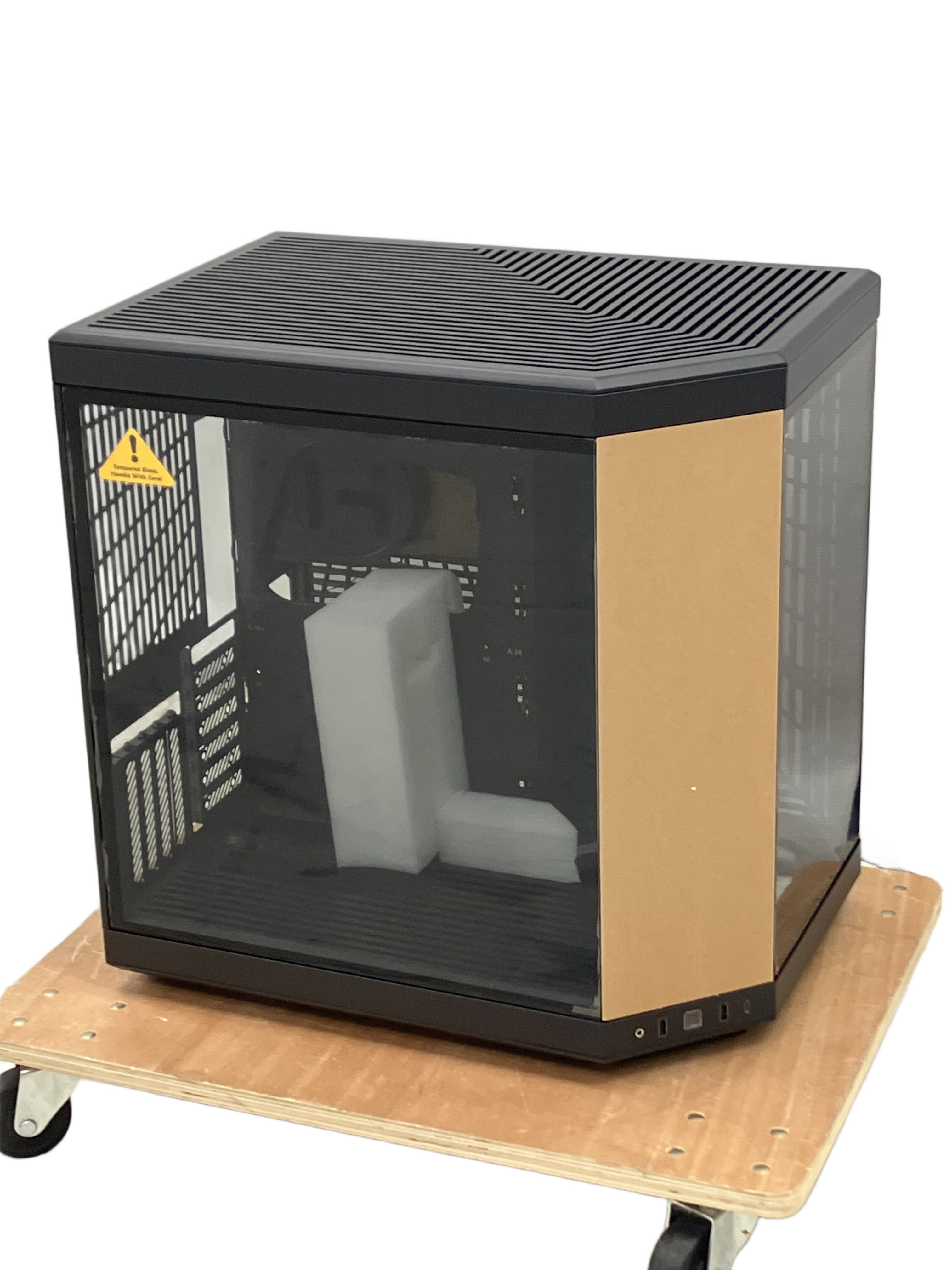 HYTE Y70 PCケース BLACK