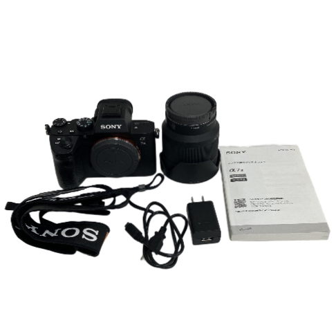 SONY α7III ILCE-7M3K ズームレンズキット — 届いたその日からフルサイズの感動を味わえる、高画性能と機動力を両立した完成形ミラーレス。