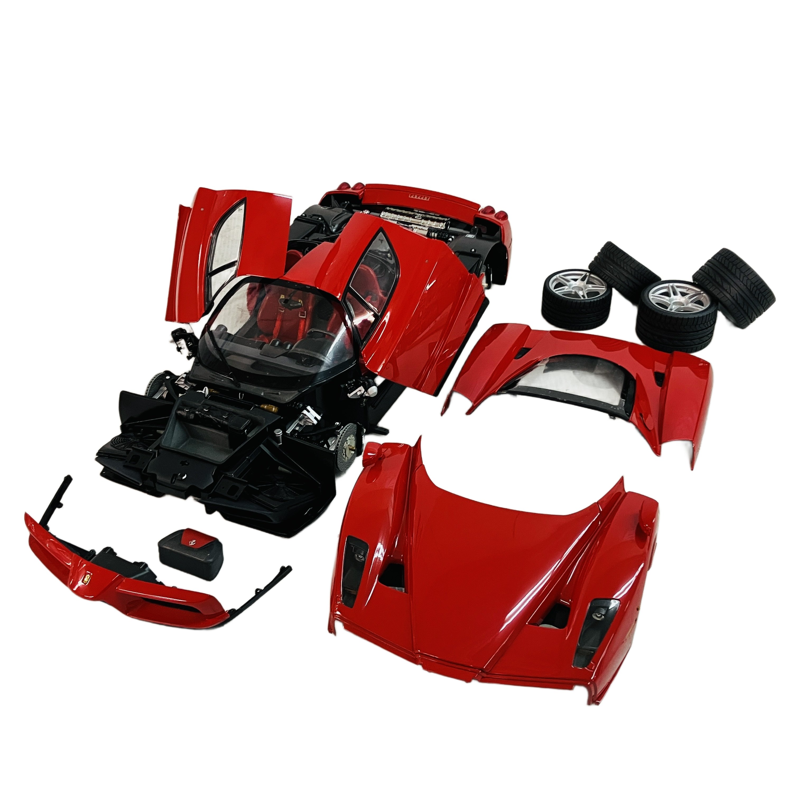 タミヤ 1/12 エンツォフェラーリ セミアッセンブルモデル レッド