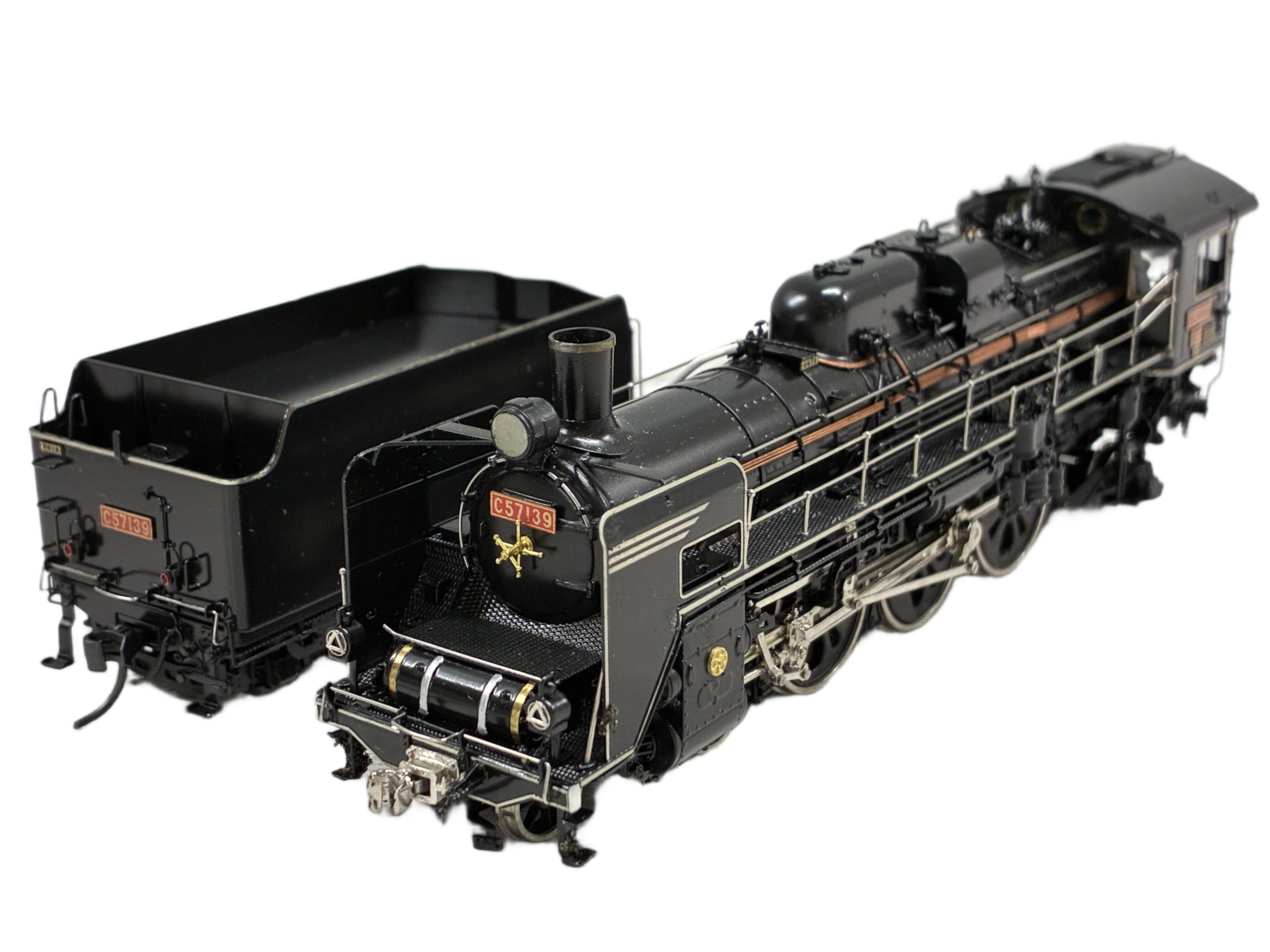 国鉄 C57形 139号機 お召し列車専用機 (HOゲージ):選ばれし「貴婦人」。真鍮が放つ、究極の機能美と絶対的なオーラ。