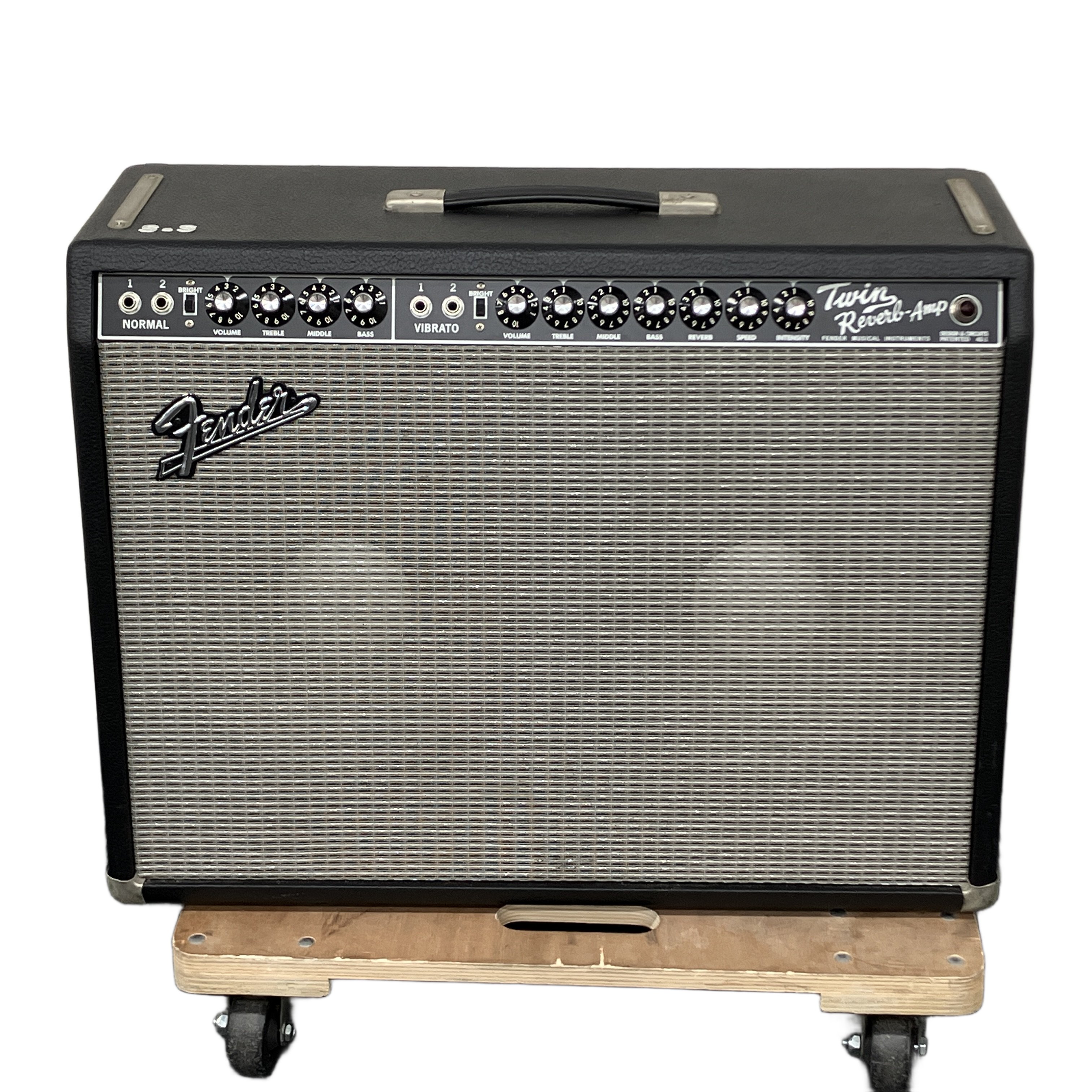 FENDER '65 Twin Reverb (JBL E120-8 / ツイーター増設 / ハードケース付):歪みを知らない圧倒的なヘッドルーム。極上の高解像度を誇るモンスターアンプ。