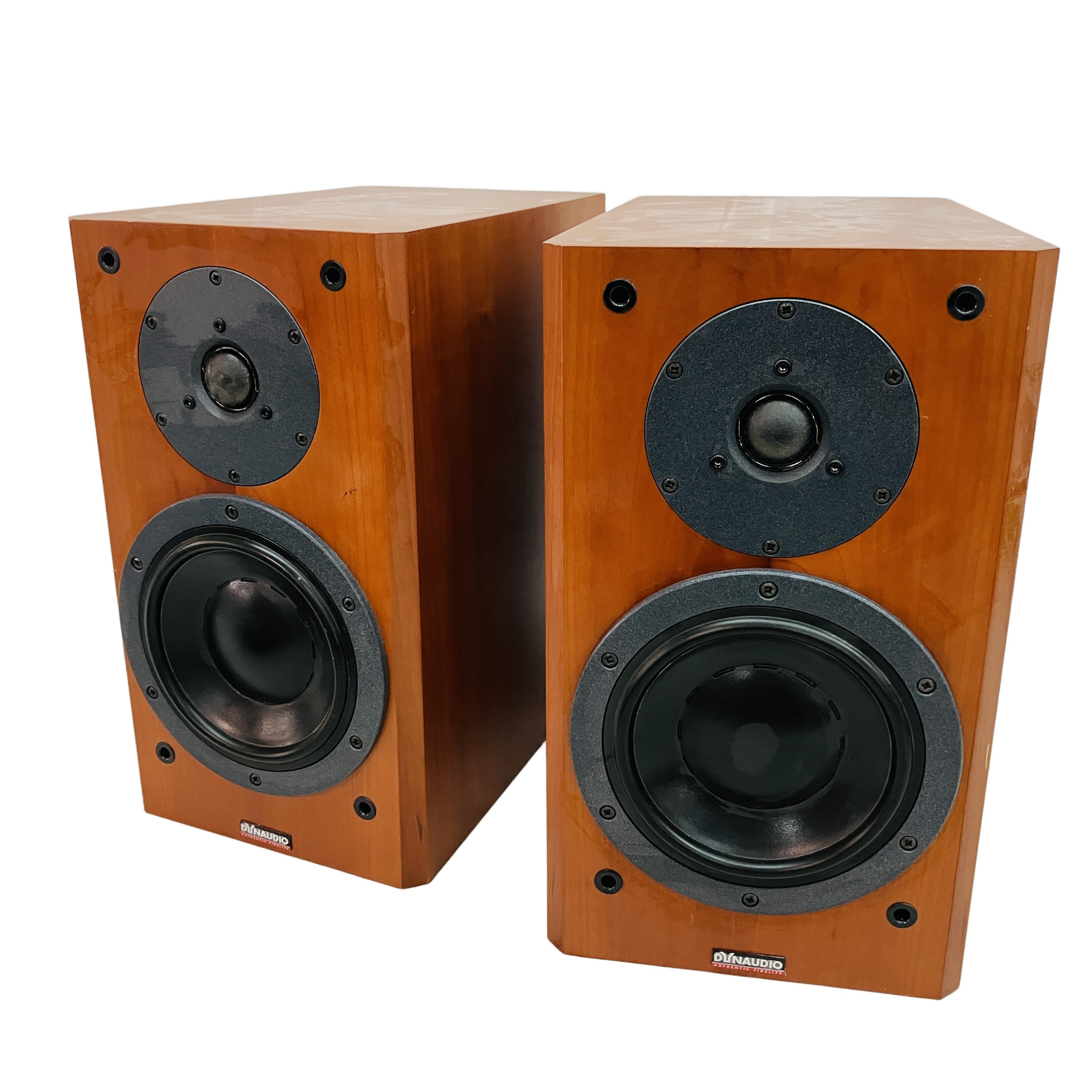 DYNAUDIO FOCUS 140|サイズを超えた重厚な低域、デンマークの至宝が放つ濃密なハイエンド・サウンド