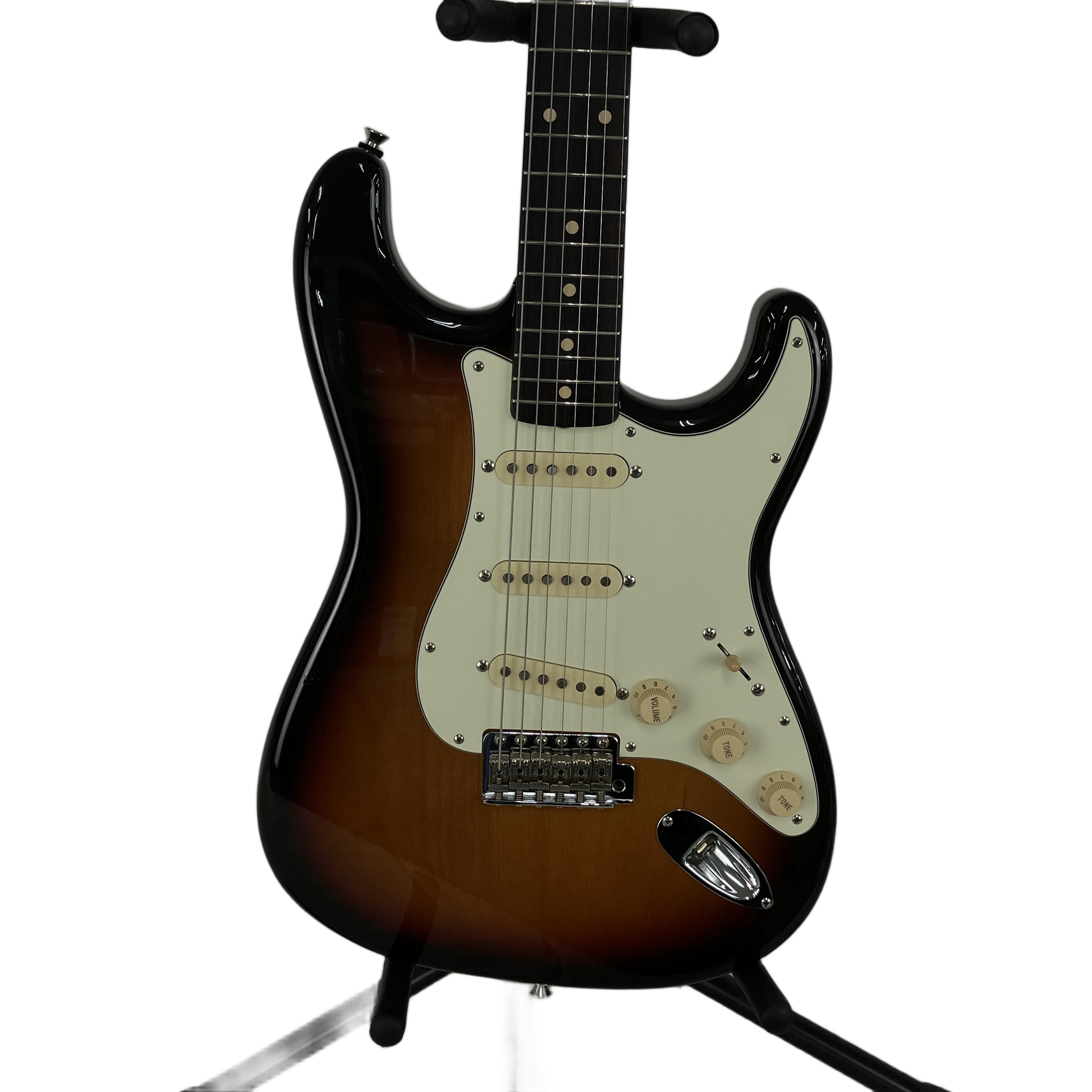 クリアで歯切れの良いストラトサウンドは、ジャンルを問わず幅広いプレイヤーにおすすめです。