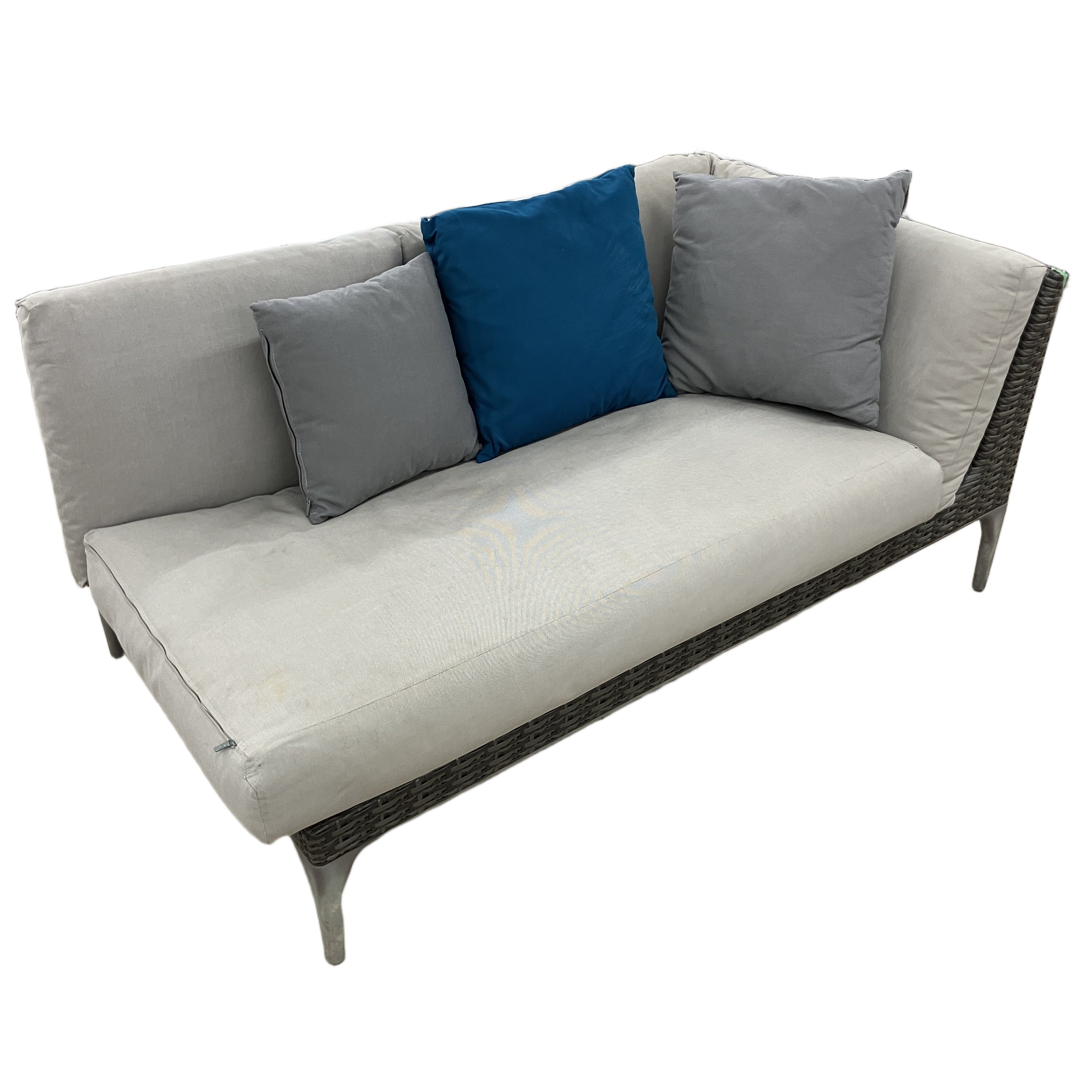 DEDON 3シーターソファ (デドン / アウトドア・ラグジュアリー):日常を極上のリゾートへ。世界中のVIPが愛する、圧倒的な美しさと耐久性。