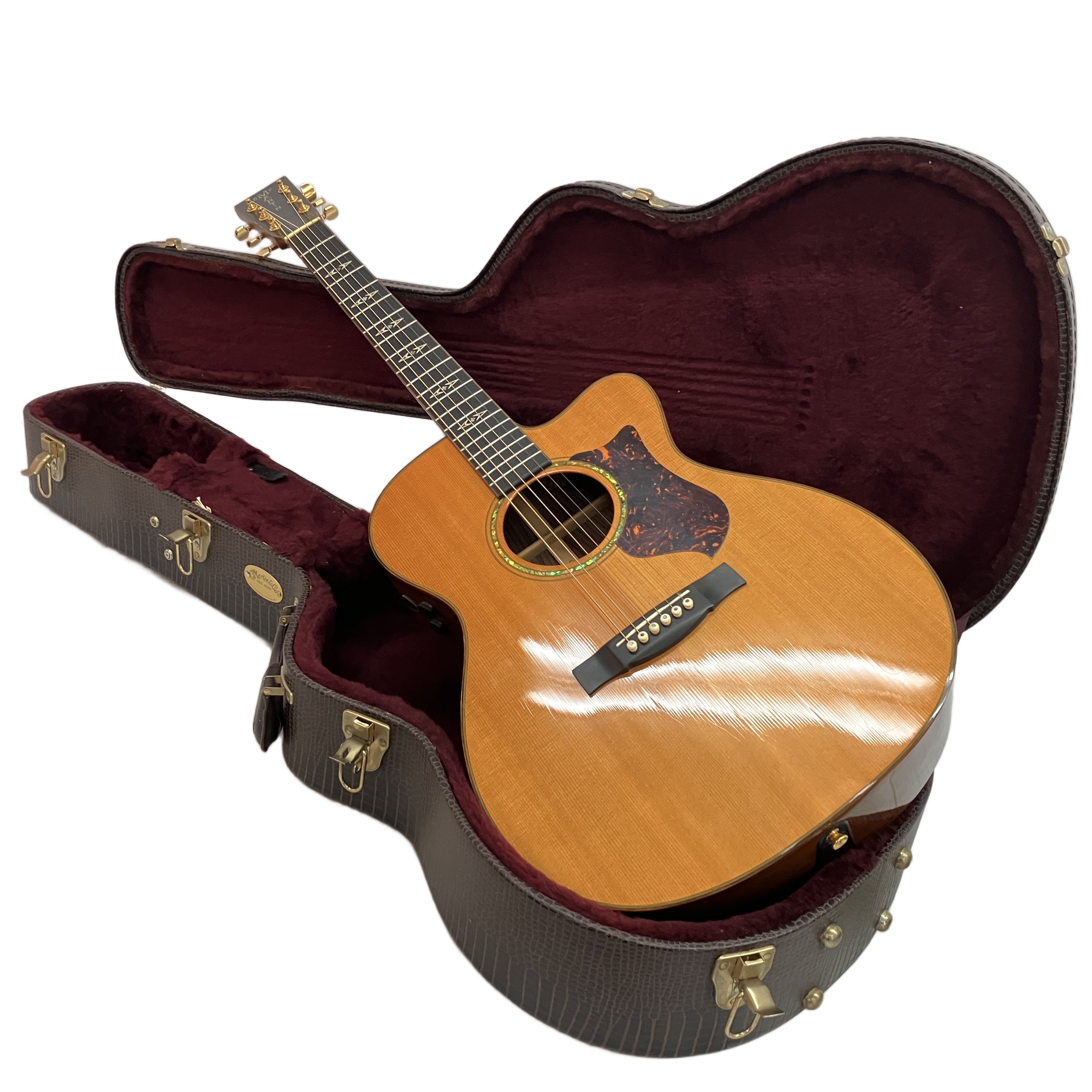 Martinの伝統と革新が融合した、プロフェッショナルな一台をぜひご検討ください。