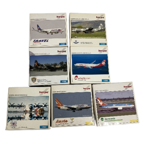 大量のフィギュアコレクション入荷いたしました!