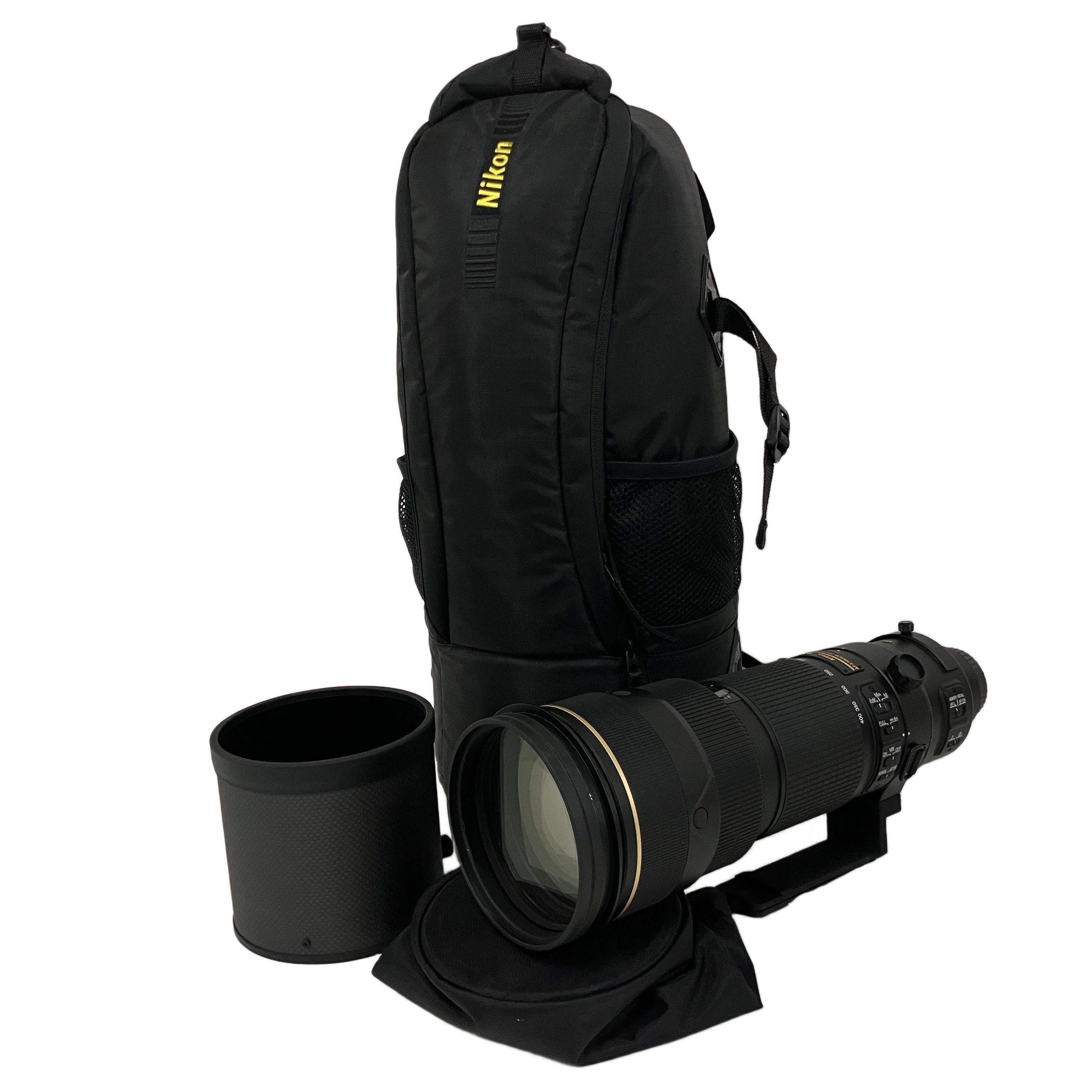 「ズームの利便性」と「単焦点級の描写力」を極限まで融合させた、Fマウント超望遠ズームの最高峰で、プロスペックレンズです。