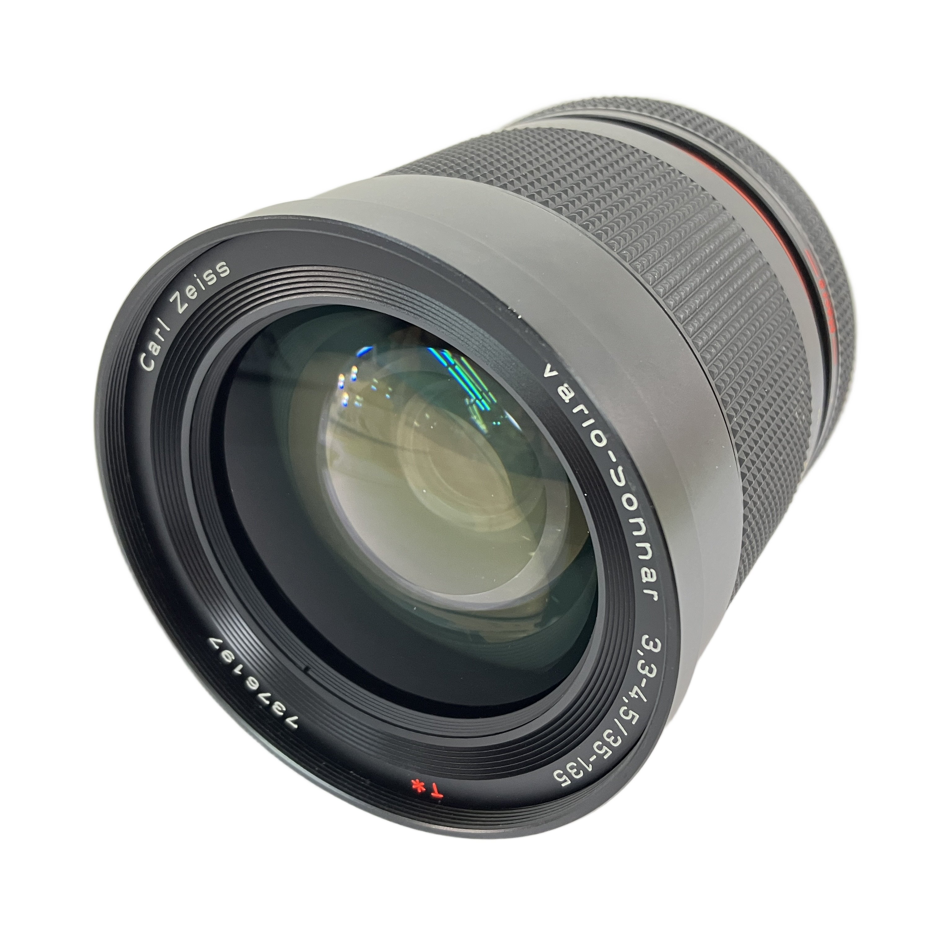 重厚な鏡筒に宿る、空気感まで写し出すT*コーティングの魔法。