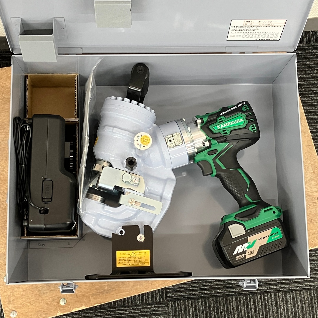 亀倉精機 RW-B2A コードレスポートパンチャー|油圧の力で厚鋼板を瞬時に貫通、現場を加速させる機動力