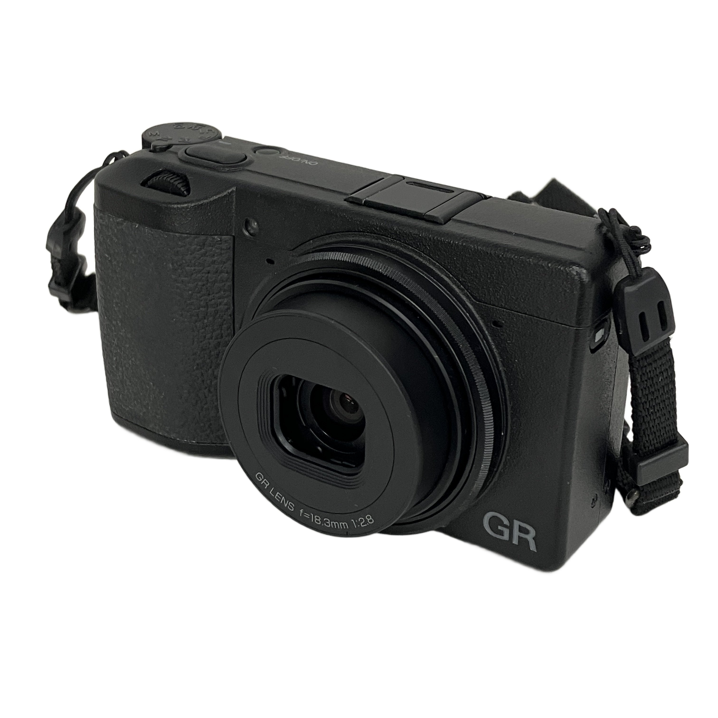 RICOH GR III (APS-C / 28mm F2.8 / コンパクトデジタルカメラ):ポケットに潜む圧倒的描写力。日常を「作品」に変える至高のストリートシューター。