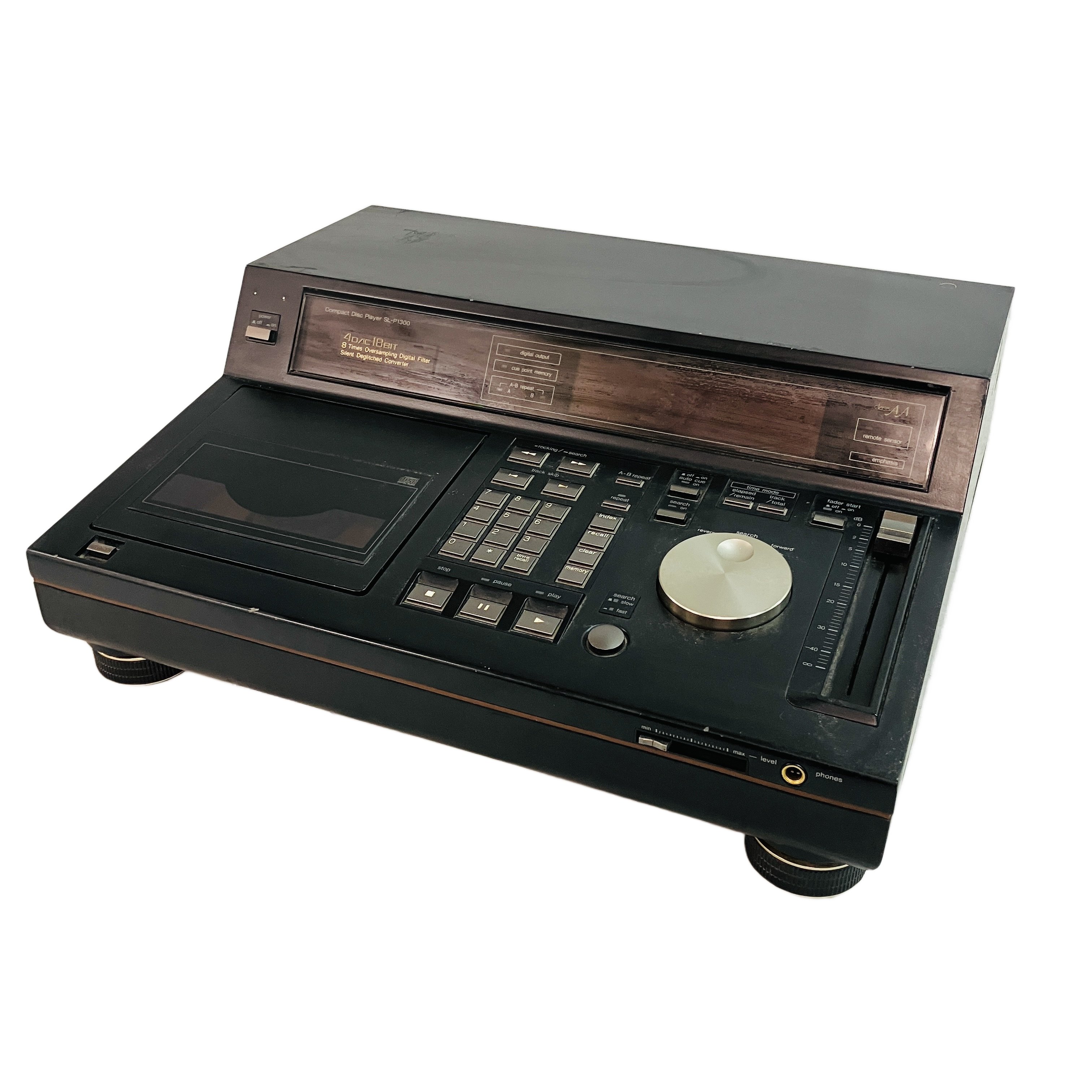 Technics SL-P1300|トップローディングと大型ダイヤルが語る、プロ用CDプレーヤーの最高到達点