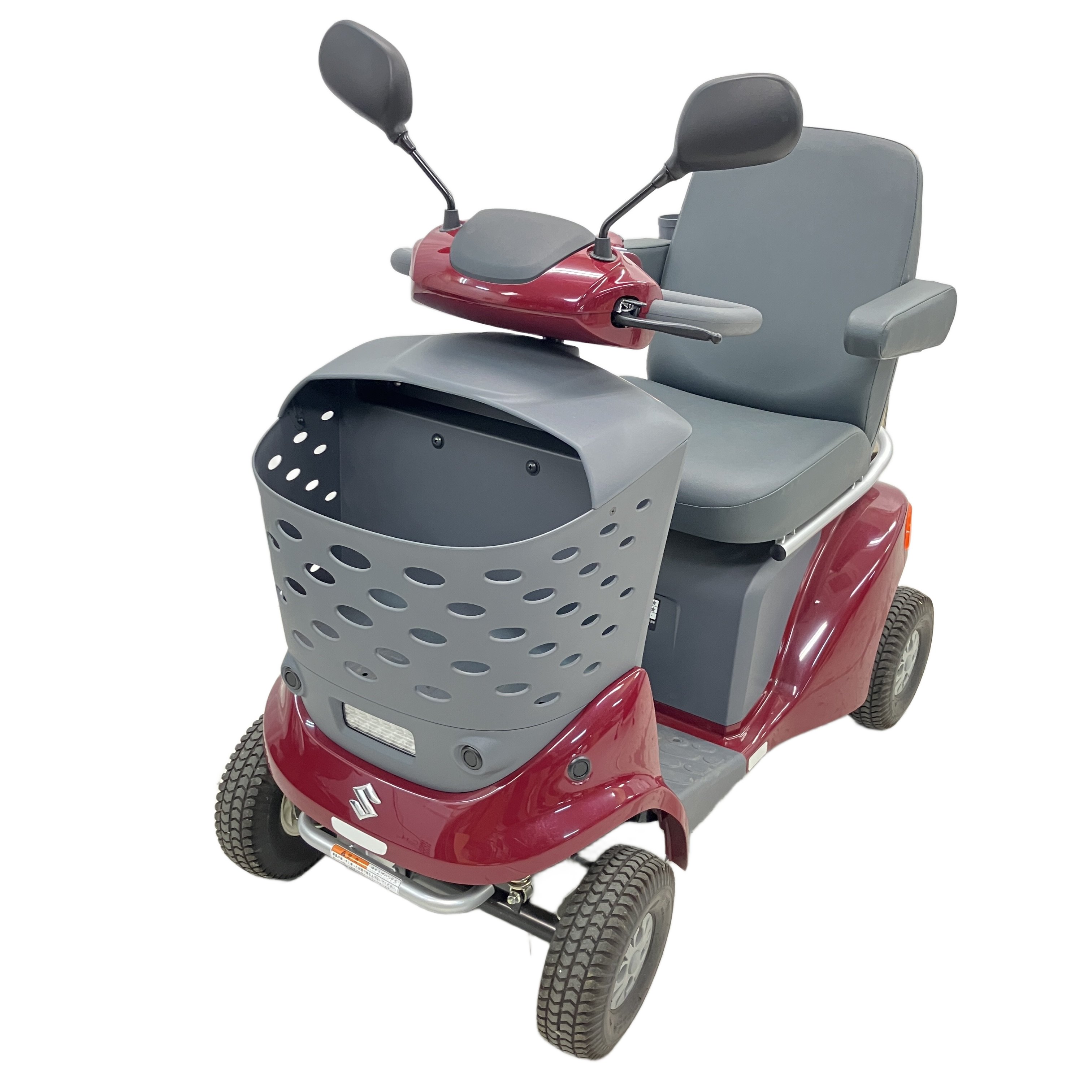 スズキ セニアカー ET4DB|「安心」をカタチにした4輪走行、新しい自由な一歩