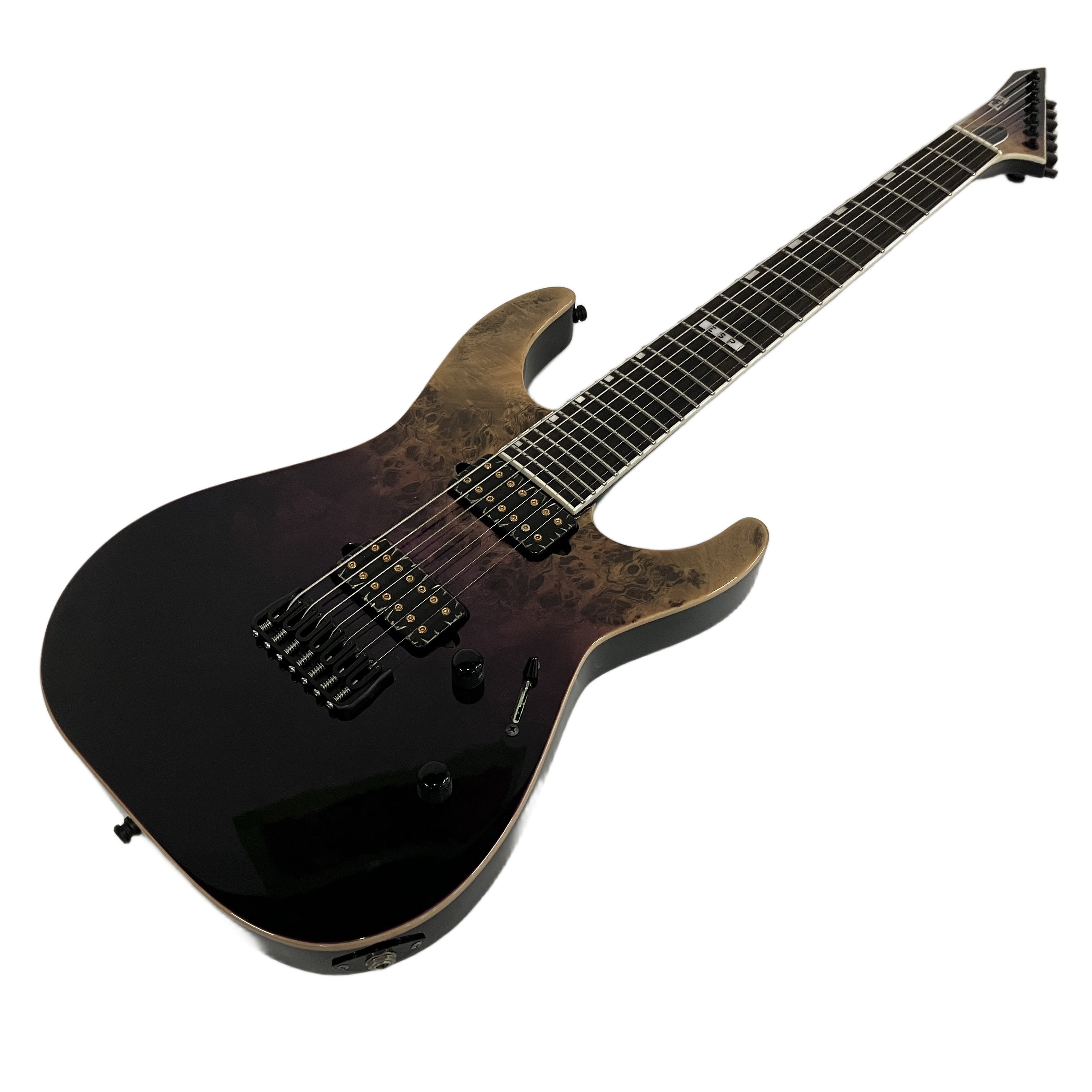 モダンなメタルシーンからプログレッシブなスタイルまで、圧倒的な存在感とパワーを放つ至高の7弦ギターをぜひ