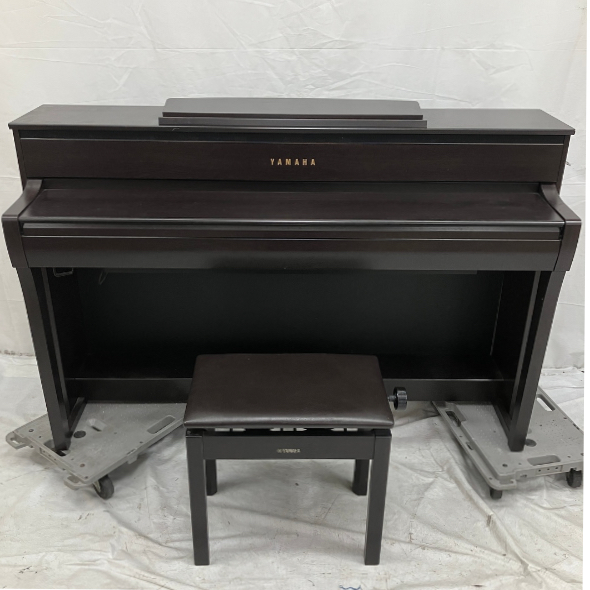 ヤマハの誇る電子ピアノの最高峰シリーズ「Clavinova(クラビノーバ)」より、グランドピアノの表現力に迫る「CLP-775」です。