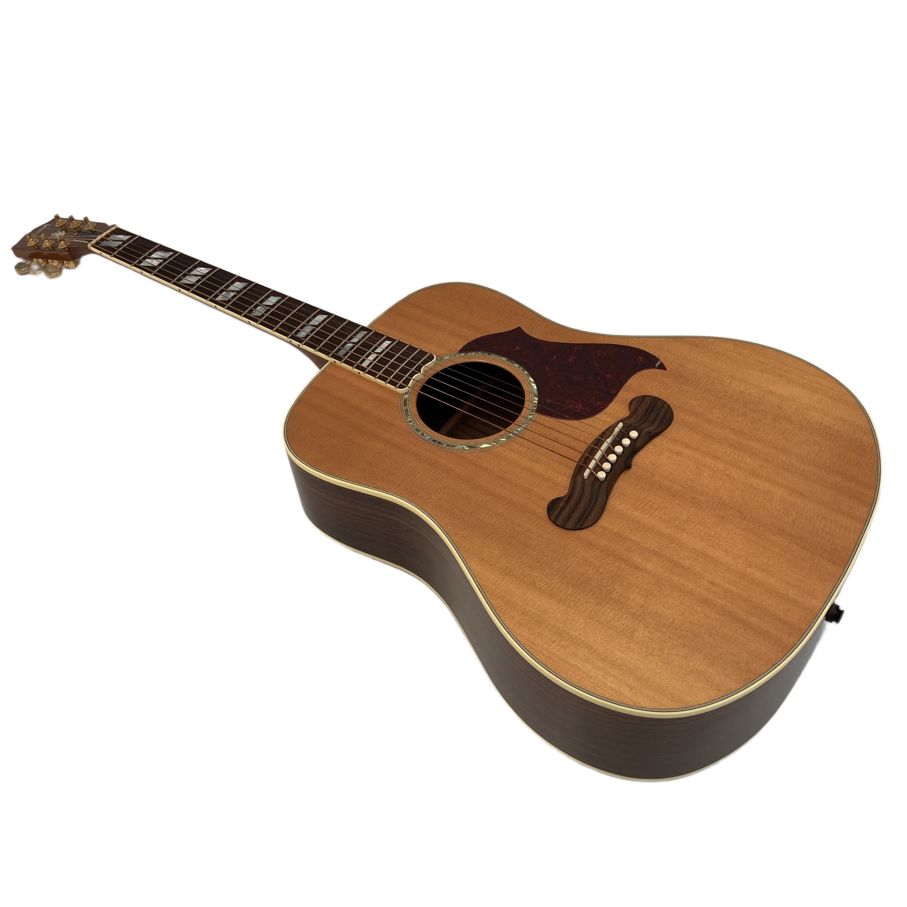 Gibson J-45 Deluxe Studio 2015|伝統のラウンドショルダーを、より薄型のボディと演奏性でモダンに昇華。