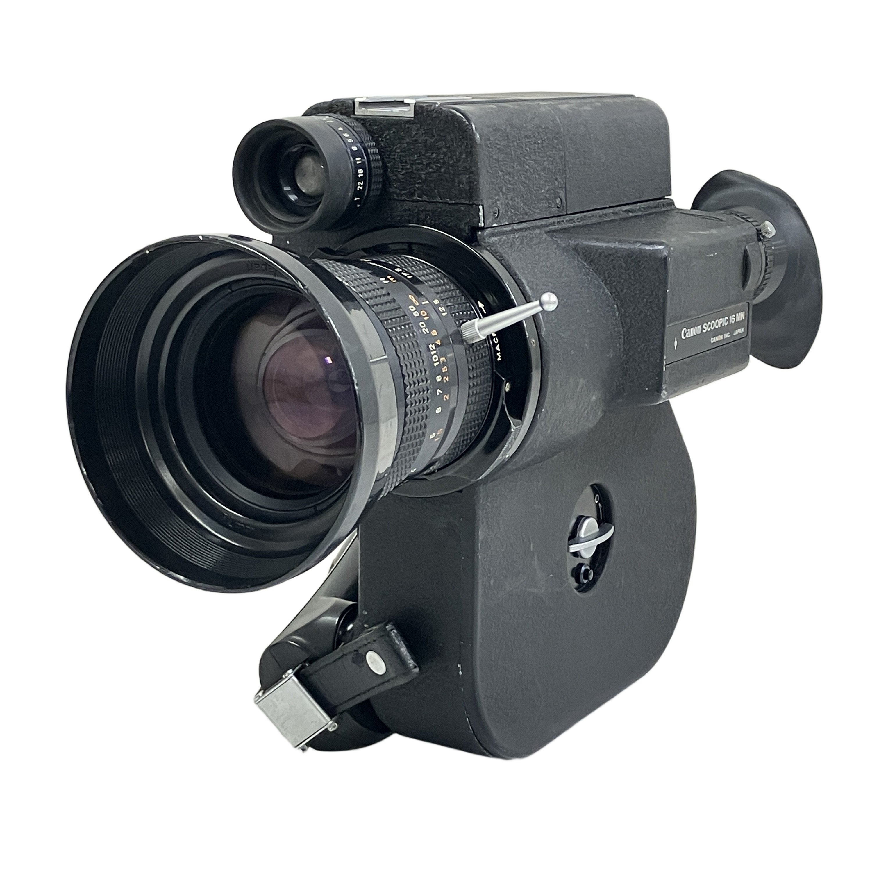 12.5-75mm F1.8の明るいTVSズームレンズを搭載し、 シネマティックで味のある描写を実現します。電動駆動による安定した撮影が可能