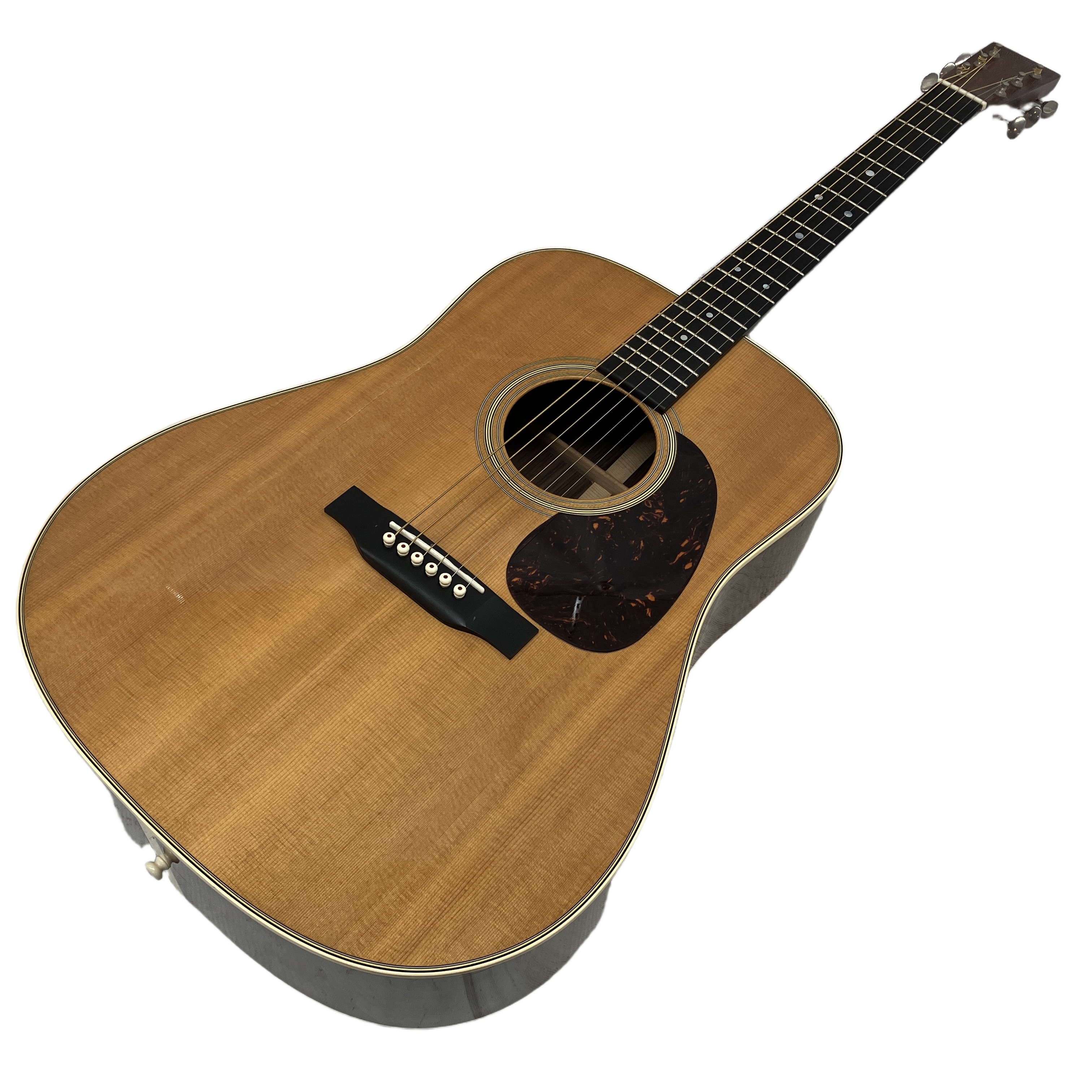 Martin D-28 | 世界中のアーティストに愛され、アコースティックギターの基準を作り上げた歴史的名器。