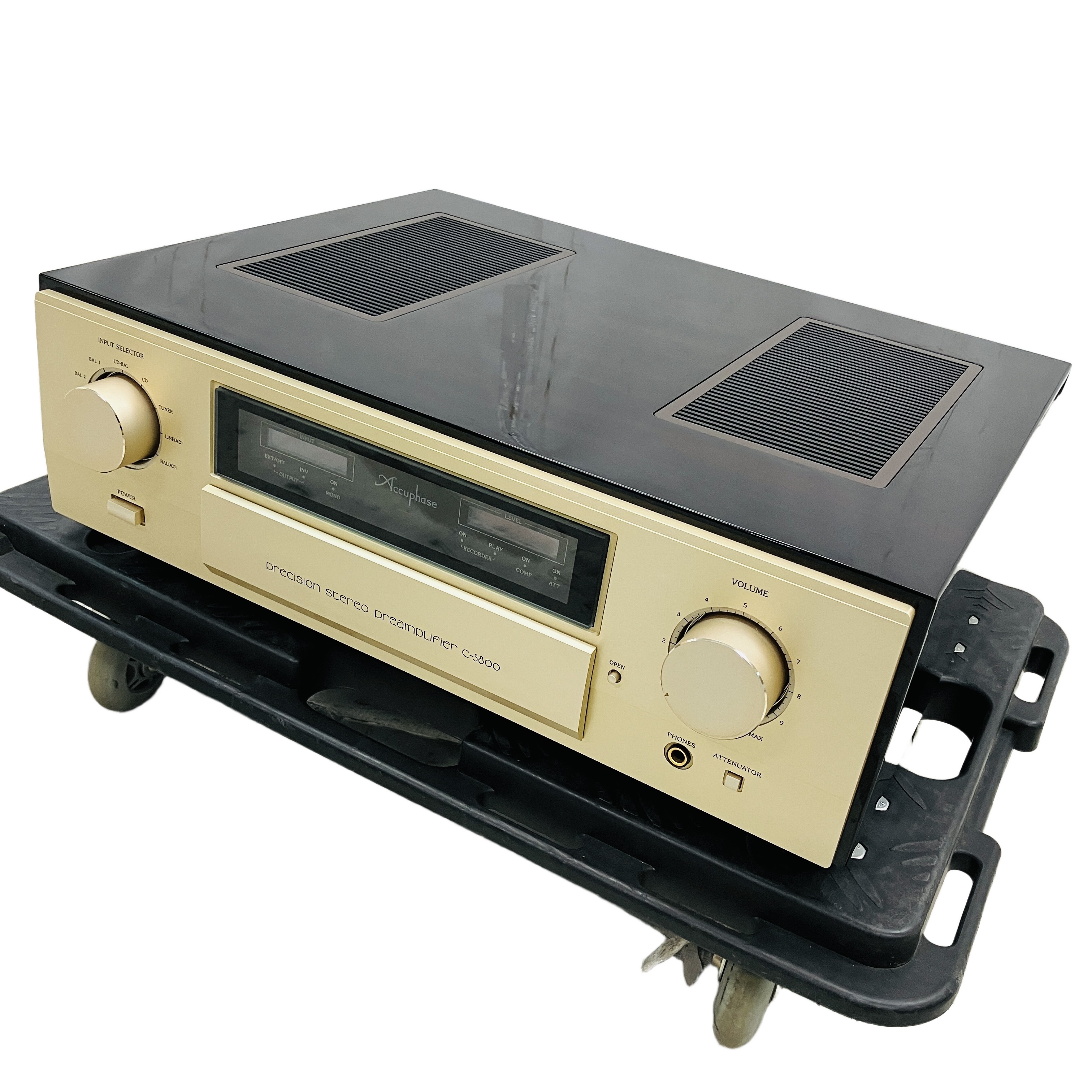 Accuphase C-3800 (コントロールアンプ / 40周年記念フラッグシップモデル):アキュフェーズの威信を懸けた「Balanced AAVA」搭載。システムを完全に支配する至高の司令塔。