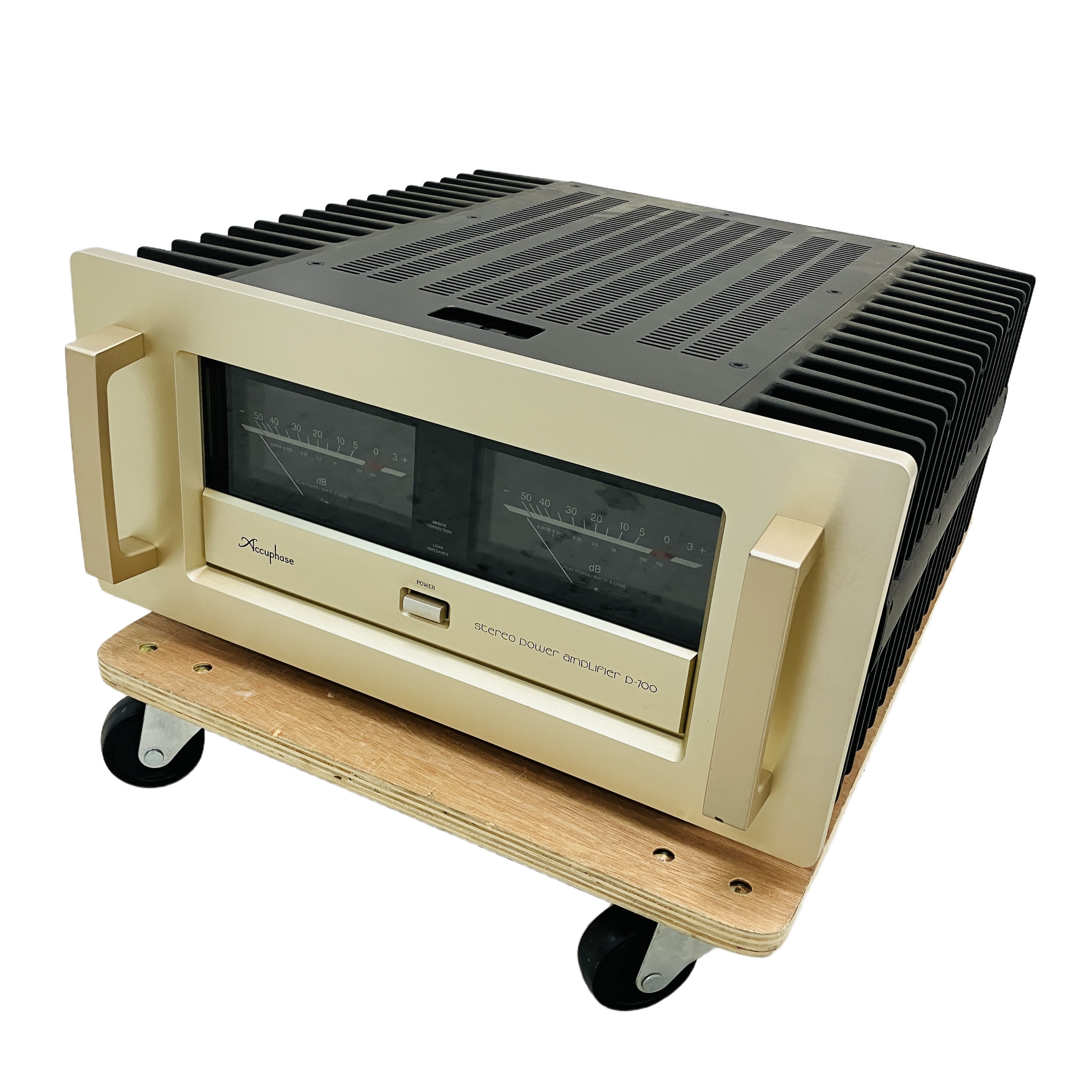 Accuphase P-700 (ステレオパワーアンプ):大型スピーカーの真のポテンシャルを解放する、アキュフェーズ渾身の弩級パワーアンプ。