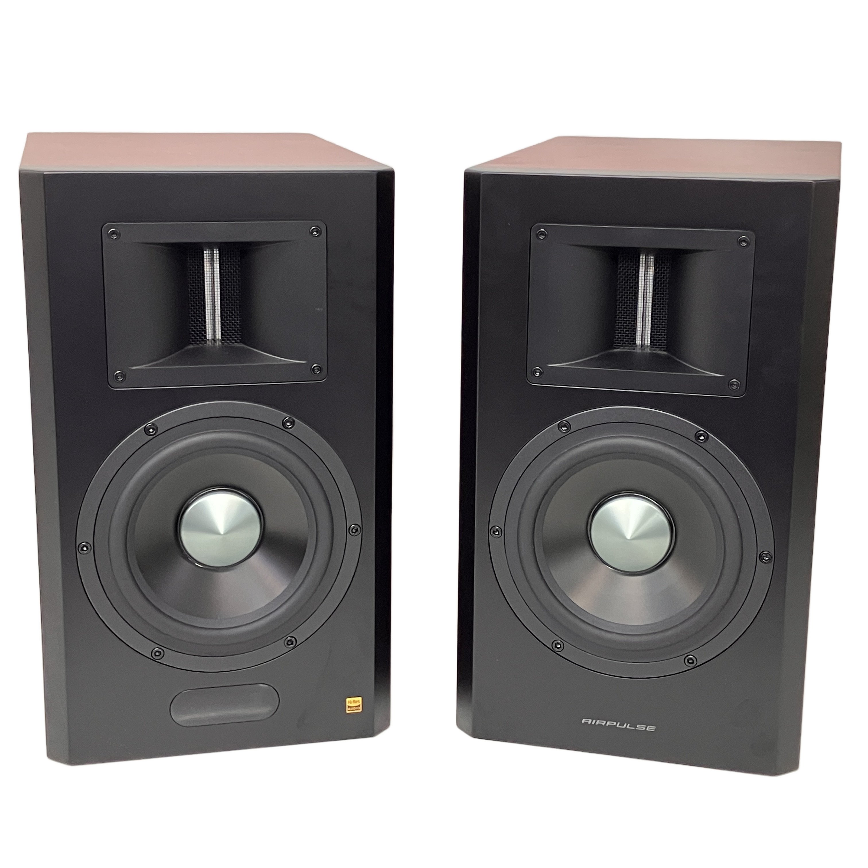 音楽の熱量を余すことなく伝える、深く豊かな低域とクリアな高域。プロ志向のリスニング体験を、ぜひこの一台で。