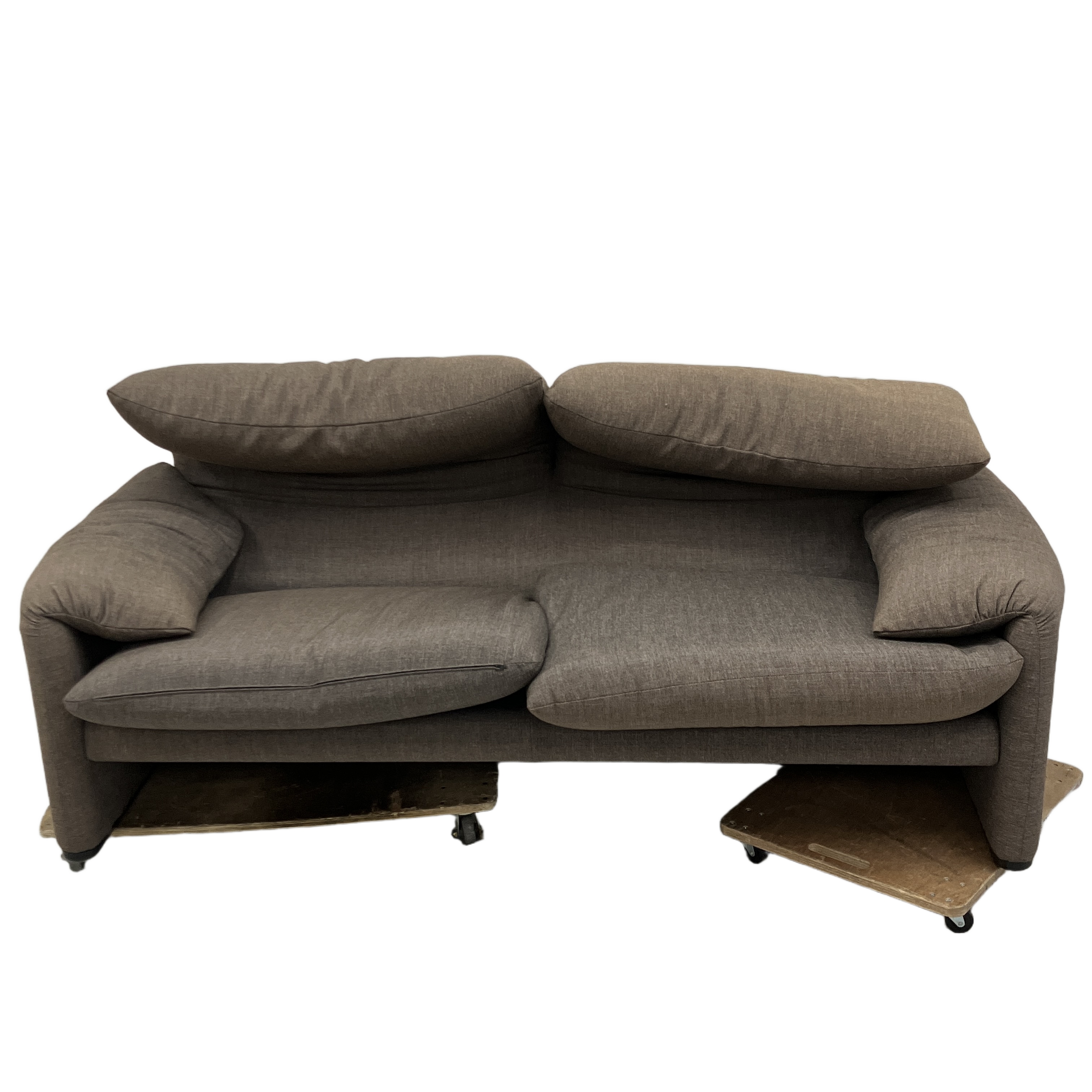 ★世界最高峰のイタリアンモダン家具ブランド、カッシーナ(Cassina)のソファ入荷しました★