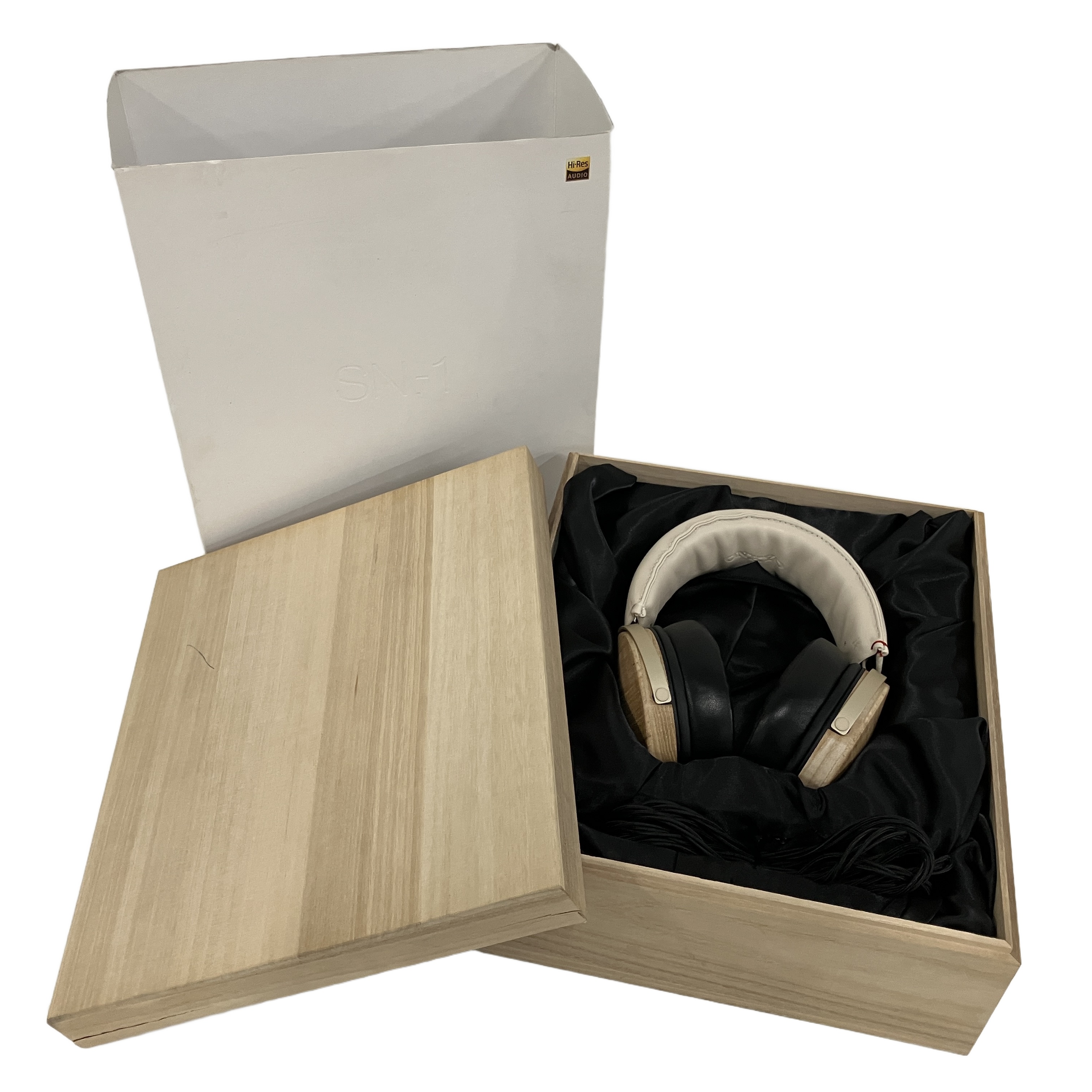 ONKYO SN-1 (桐ハウジング / CNF100%振動板 / ハイレゾ対応):伝統工芸と最新技術が融合した、オンキヨーが誇る究極の木製ヘッドホン。