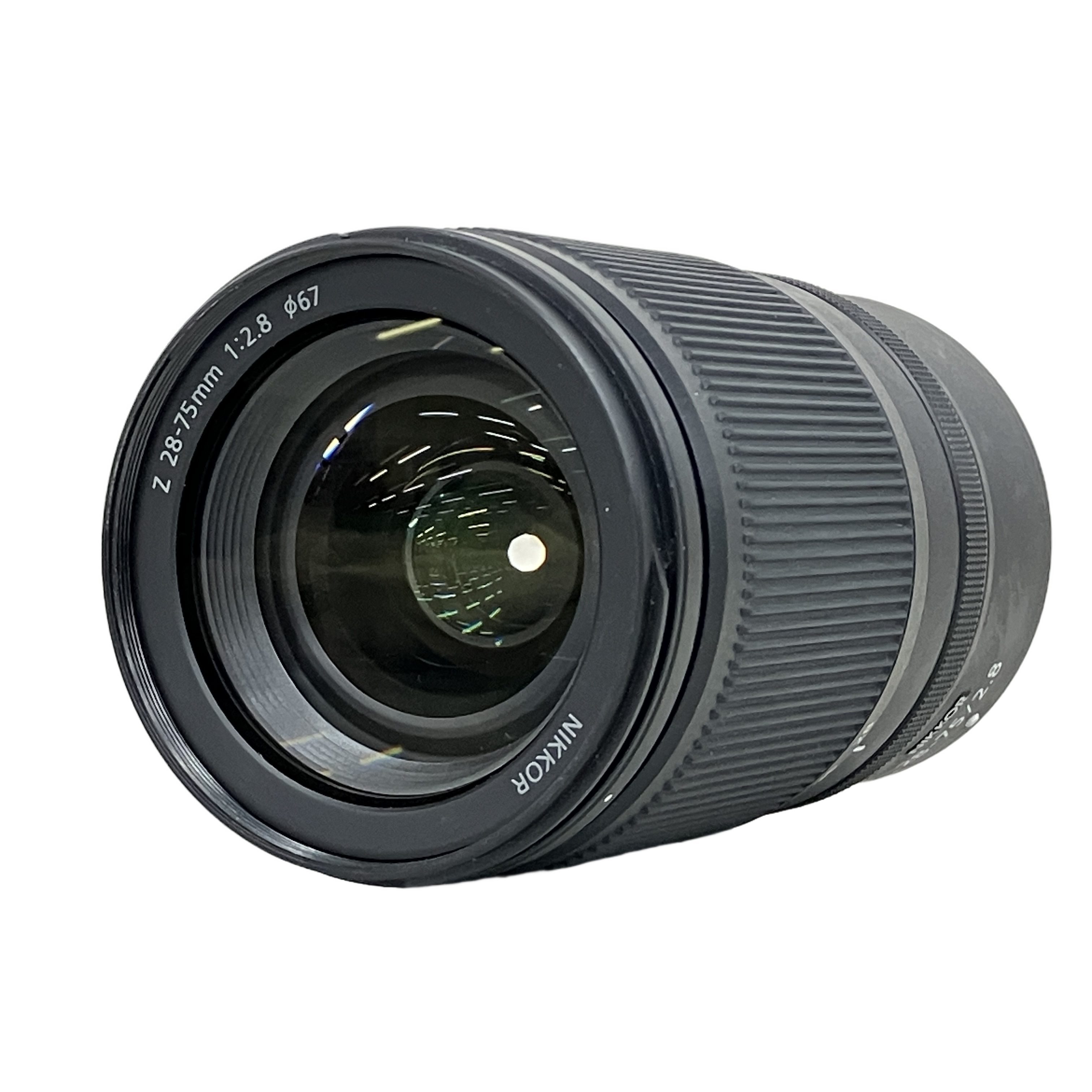 ズーム全域F2.8の美しいボケ味と、毎日持ち歩ける軽さを両立した大口径標準ズームレンズの新定番!