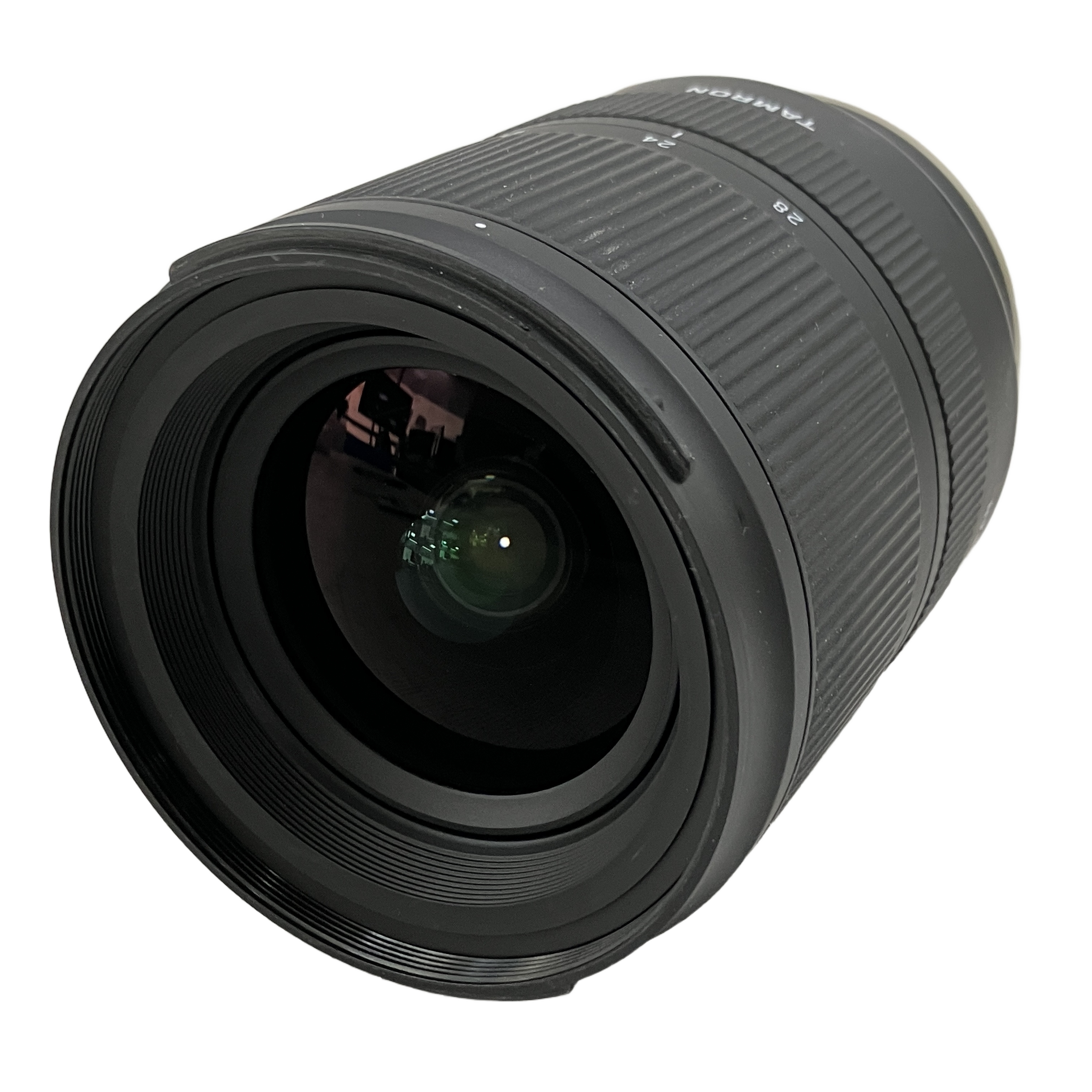 大口径F2.8の表現力を驚きの軽さで、スナップから風景までを圧倒的パースペクティブで描く広角ズーム