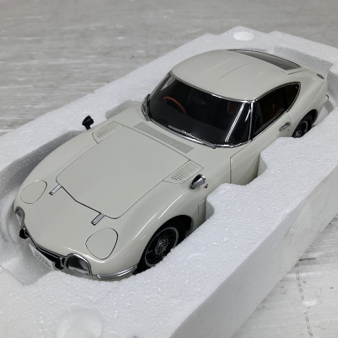 AUTOART 2000 GT COUPE ミニカー 1:18