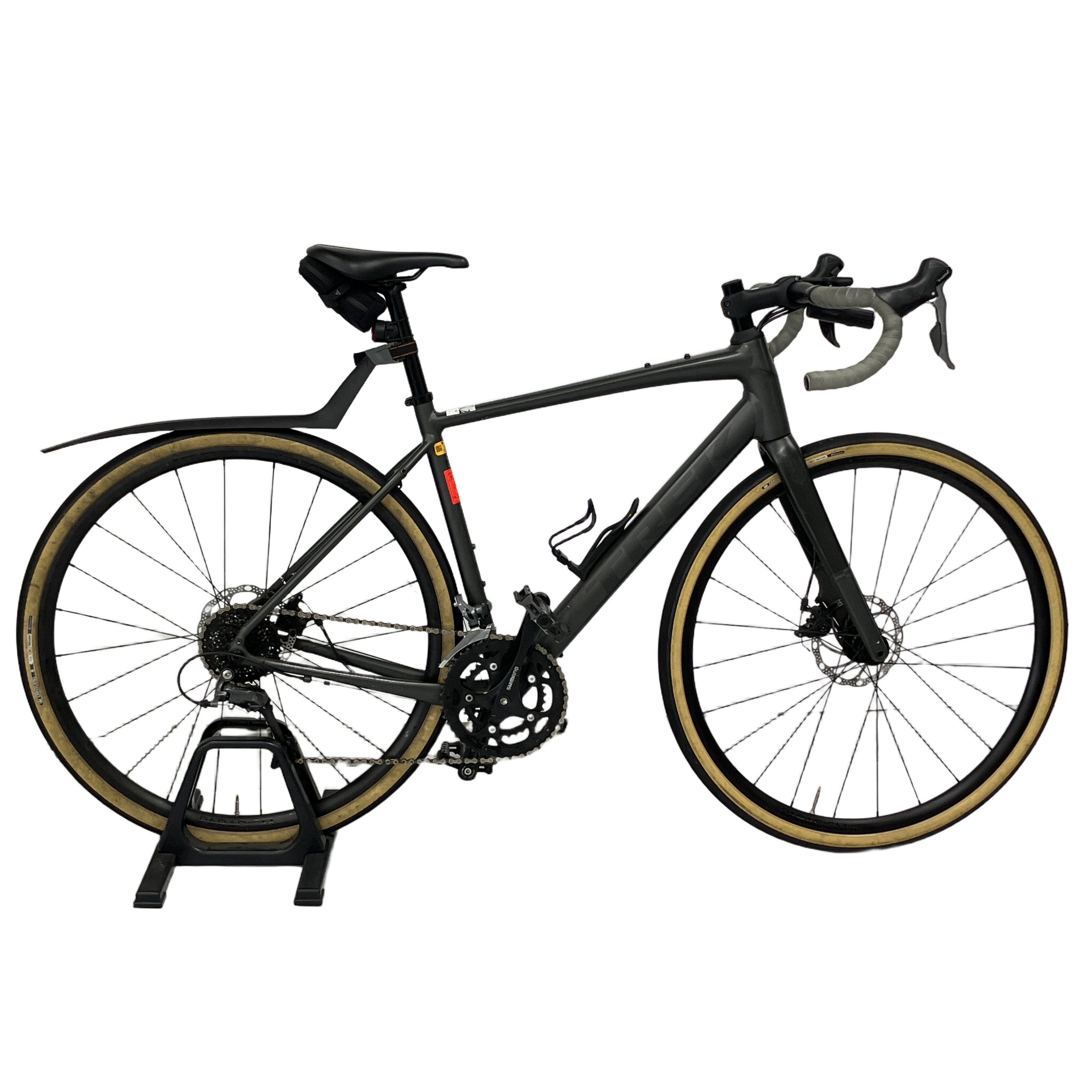 Domane ALシリーズに待望の第4世代が登場。すべてが新しい、スムーズで速くて楽しい走りを手頃な価格で!