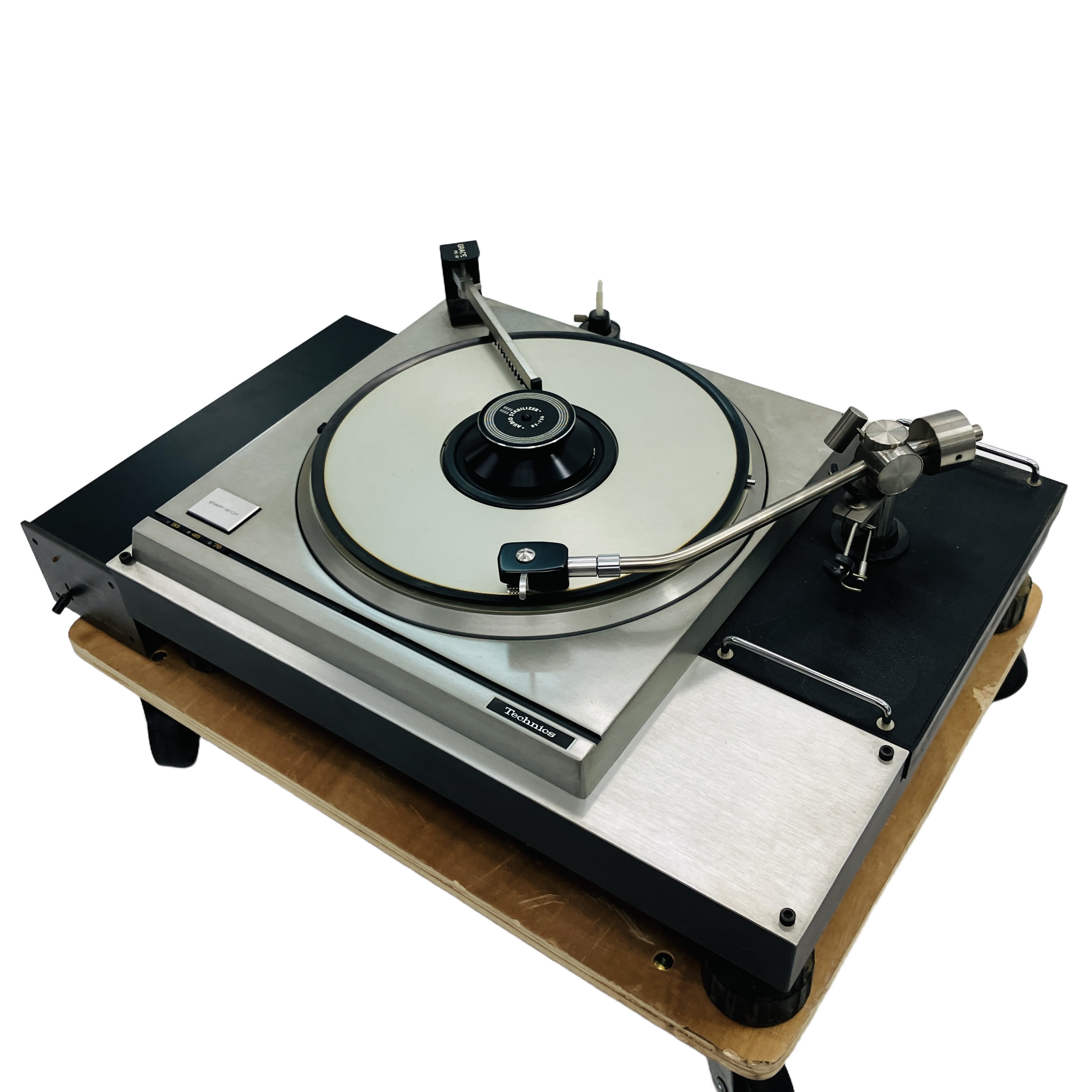 Technics SP-10MKII & SH-10E (専用電源ユニット / 輸送プレート付属):ダイレクトドライブの歴史を変えた伝説の銘機。レコードの真価を抉り出す、至高のターンテーブル。