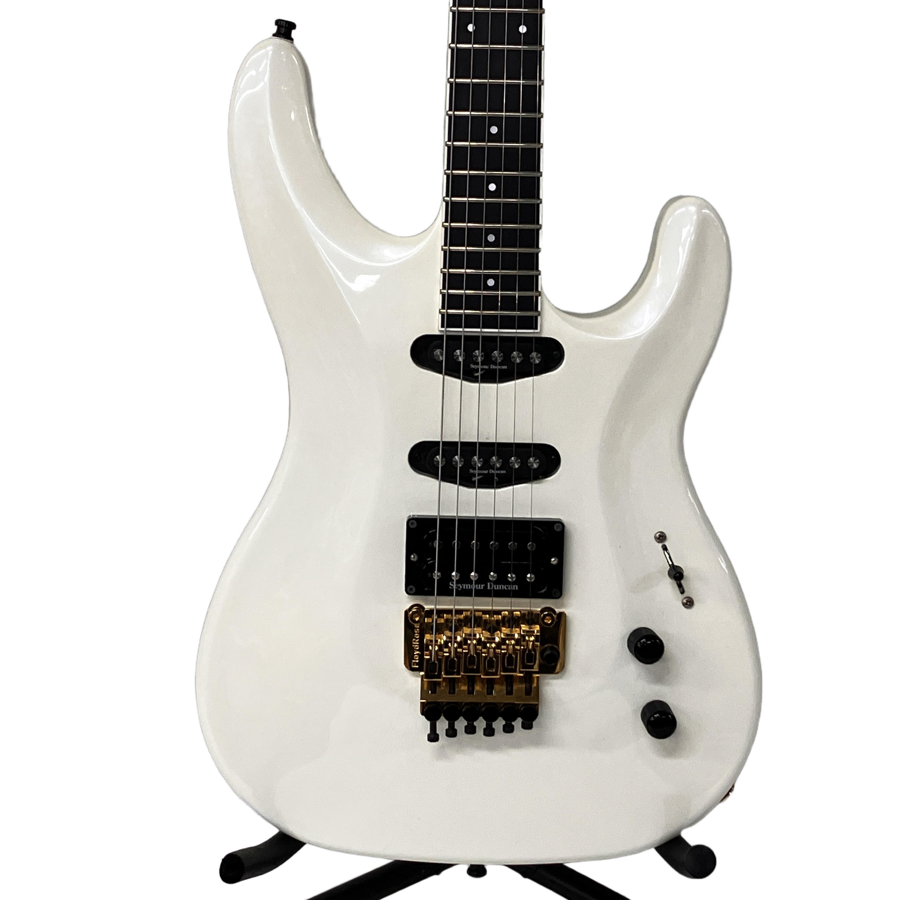 Aria Pro II RS-Custom:極限の演奏性を追求したディンキーシェイプ。ジャンルを無軌道に駆け抜ける、実戦型ハイエンド・コンポーネント。