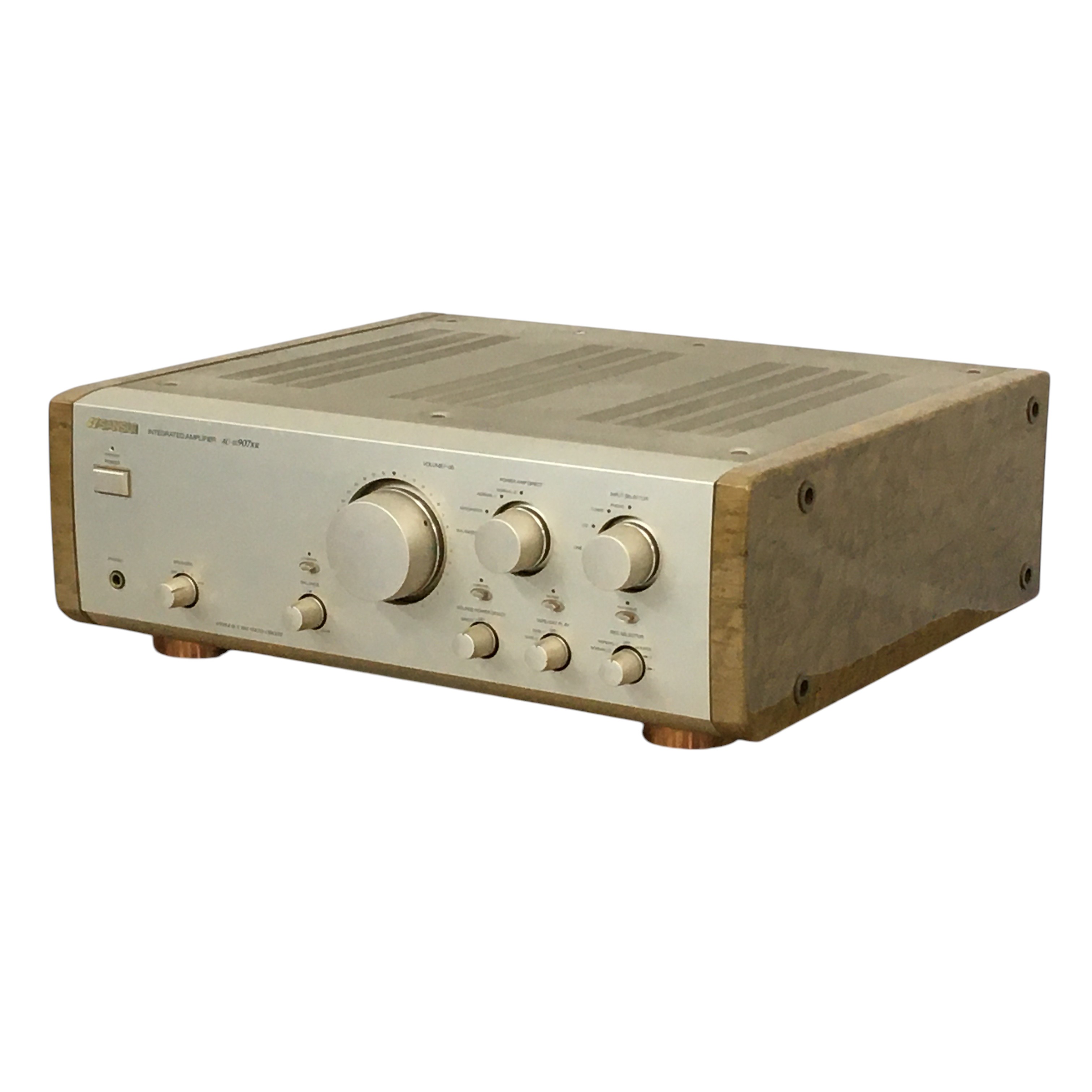 SANSUI AU-α907XR プリメインアンプ:サンスイ伝統の「ハイ・リジッド・α-Xバランス回路」を極めたXRシリーズ最高峰。漆黒の鏡面パネルが放つ圧倒的な風格と、全帯域を支配する弩級のサンスイ・サウンド。